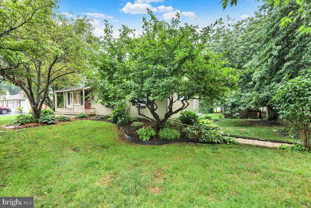 Photo of 828 Pine Hill Road, LITITZ, PA 17543 (MLS # PALA2073016)