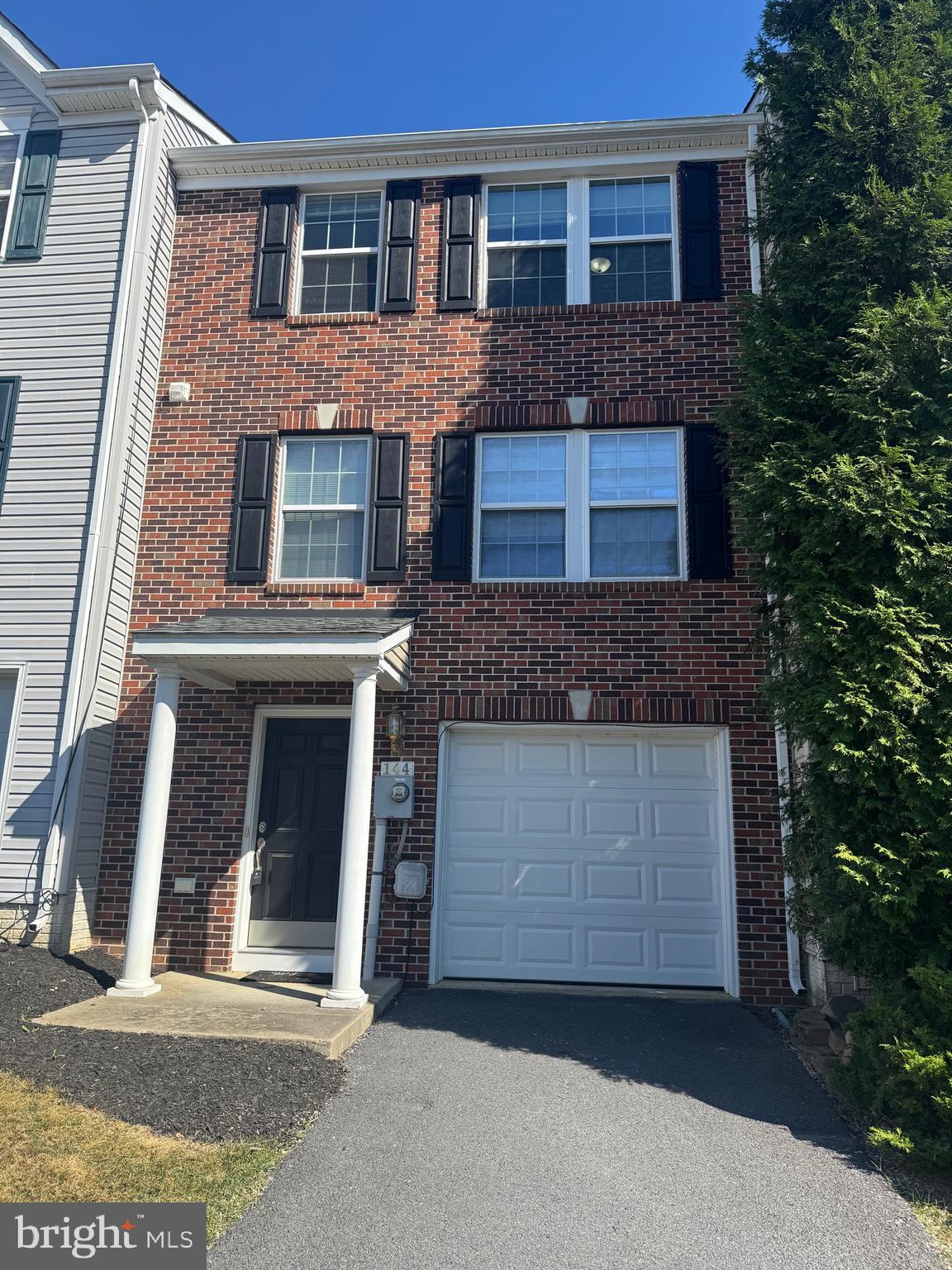 MANOR PARK - Residential Lease