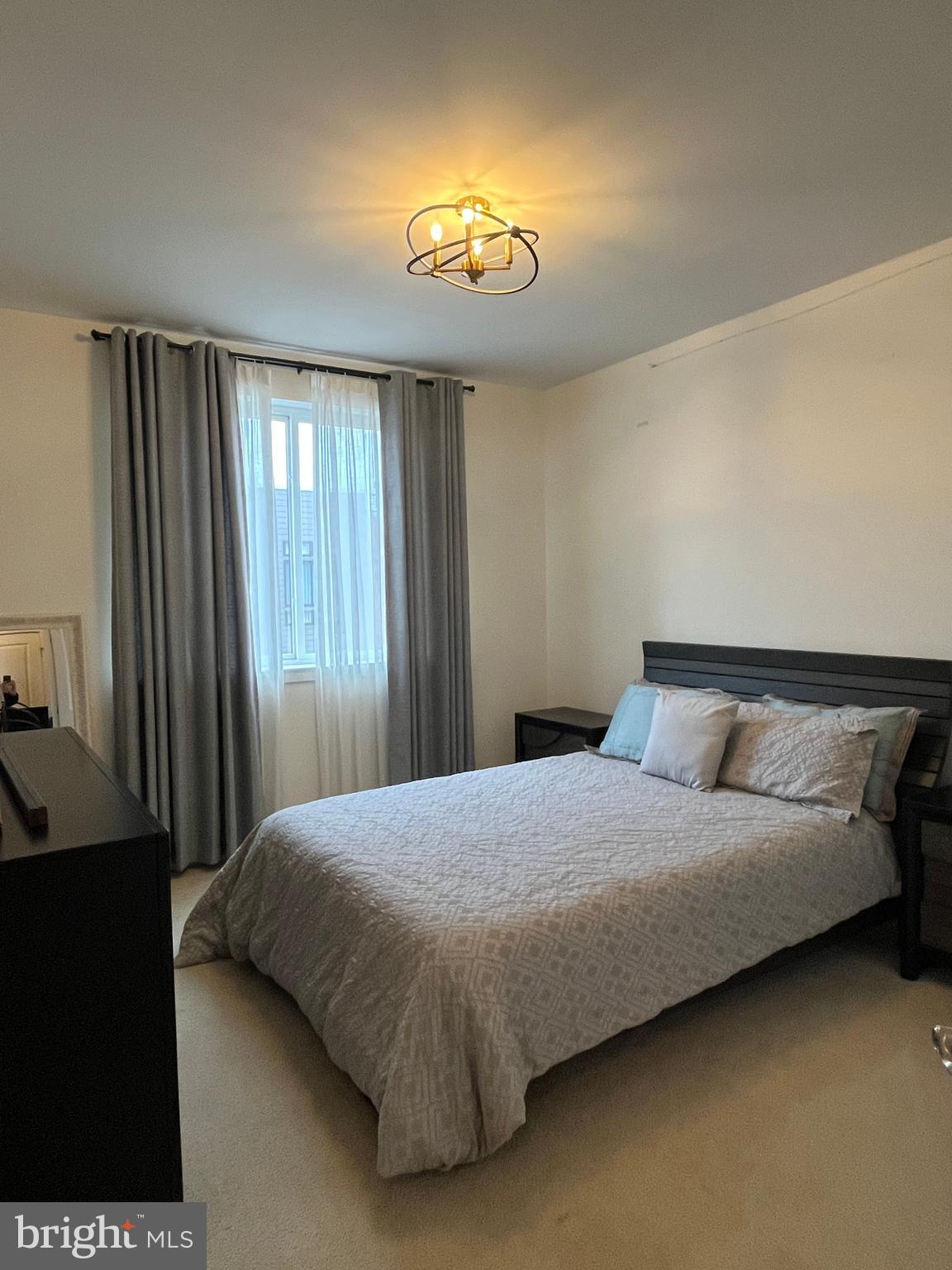 BROWNSTONES AT VF - Residential Lease