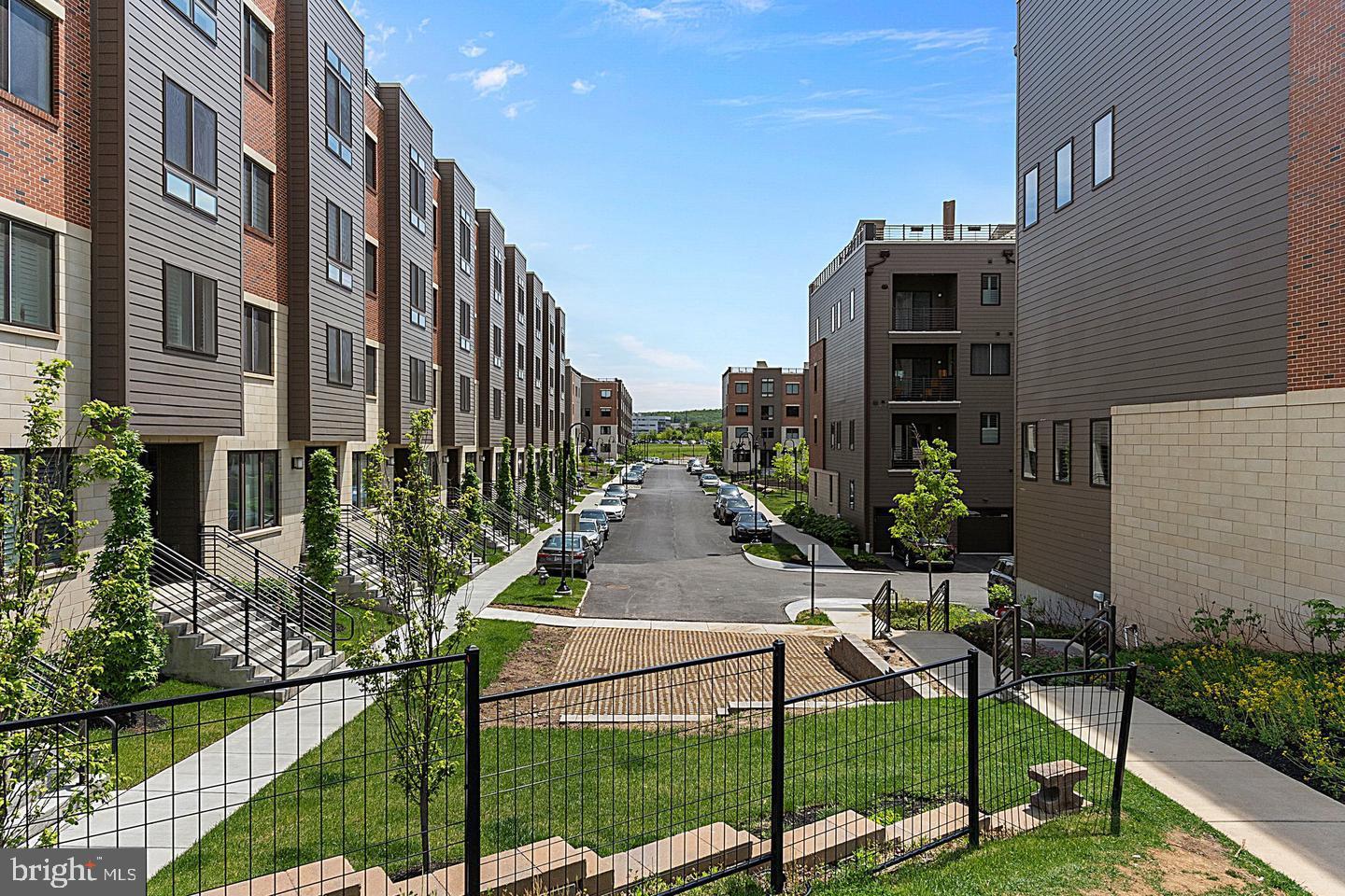 BROWNSTONES AT VF - Residential Lease