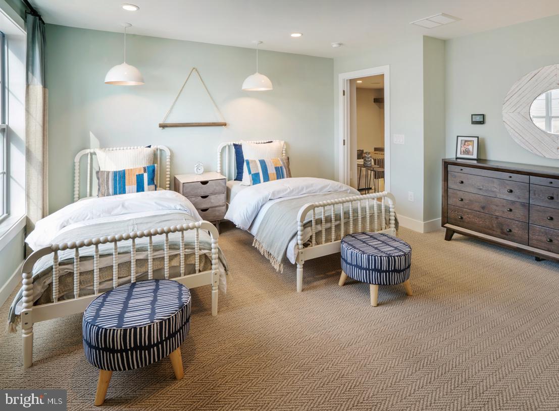 REGENCY AT WATERSIDE - Residential