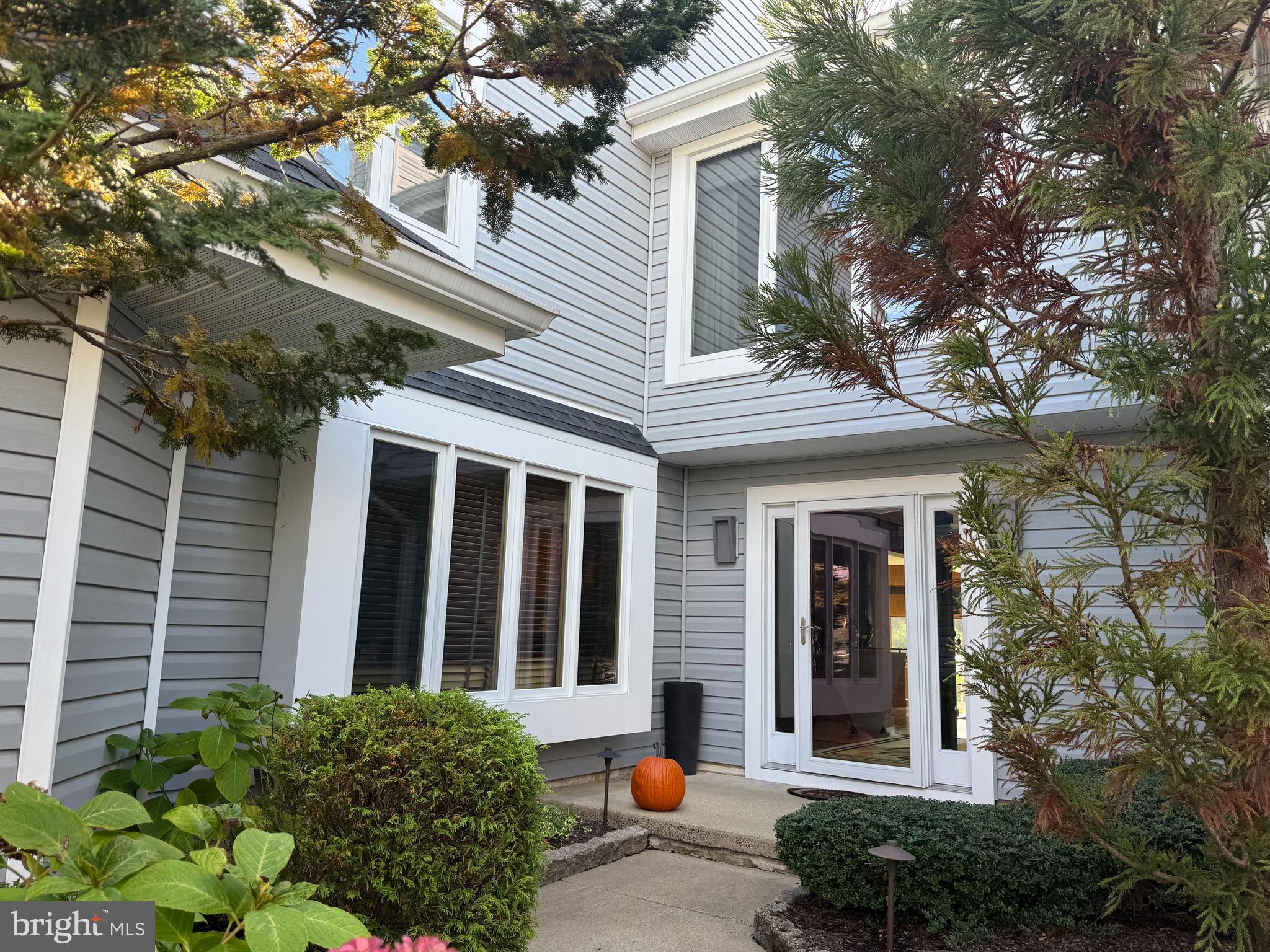 1802 CHAMPLAIN DRIVE