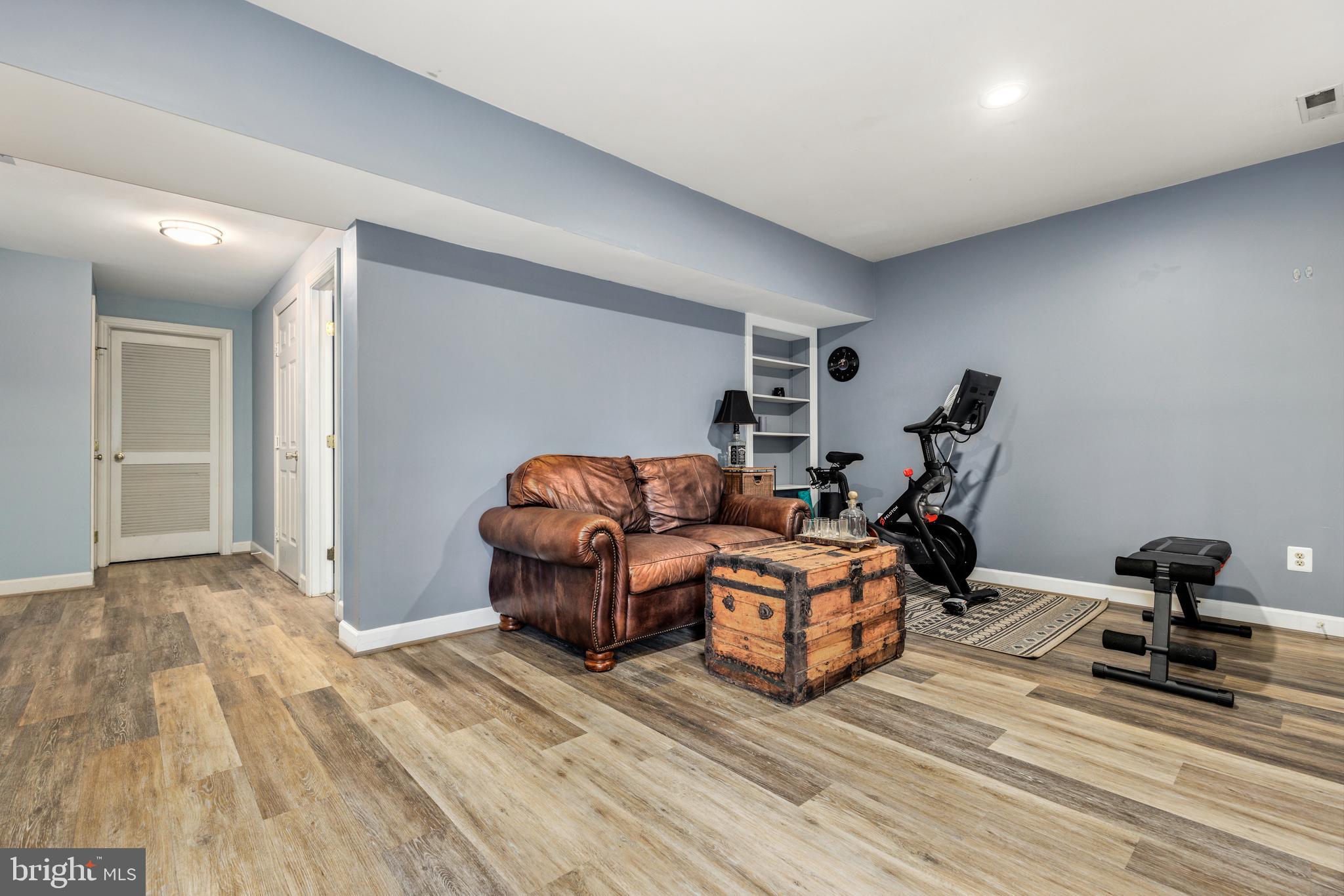 POTOMAC LAKES - Residential