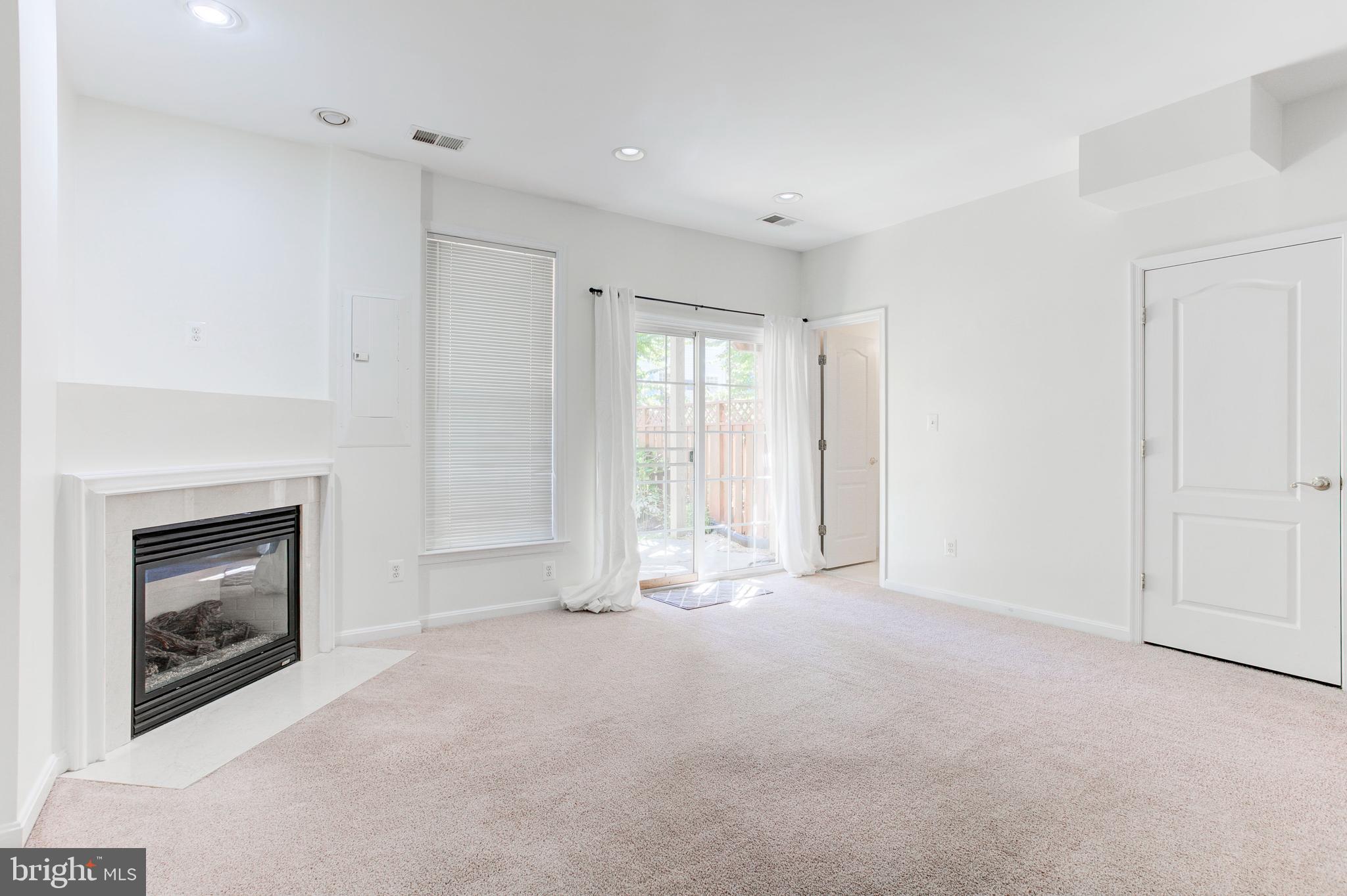 BROADLANDS SOUTH - Residential Lease