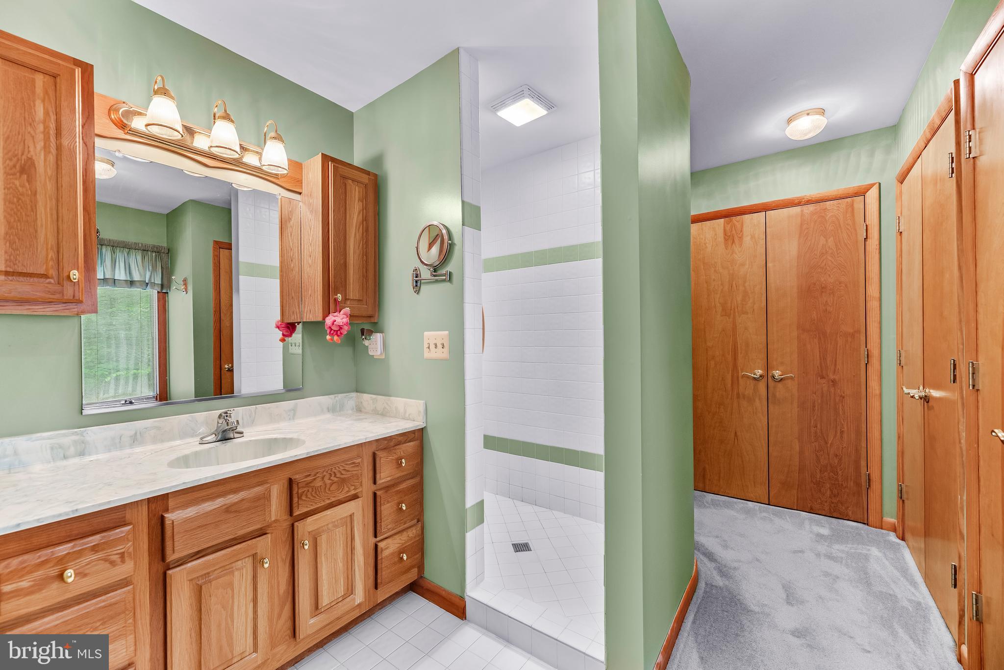 WALNUT WOODS - Residential