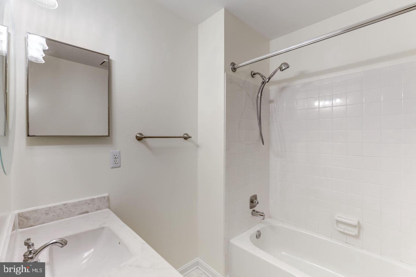 FRANKLIN FARM - Residential Lease