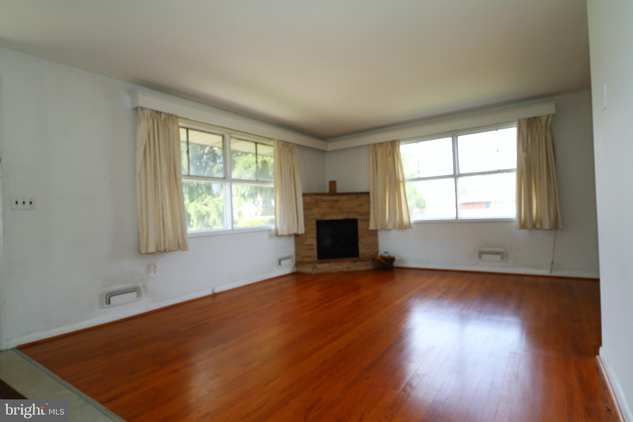 WINDSOR FARMS - Residential