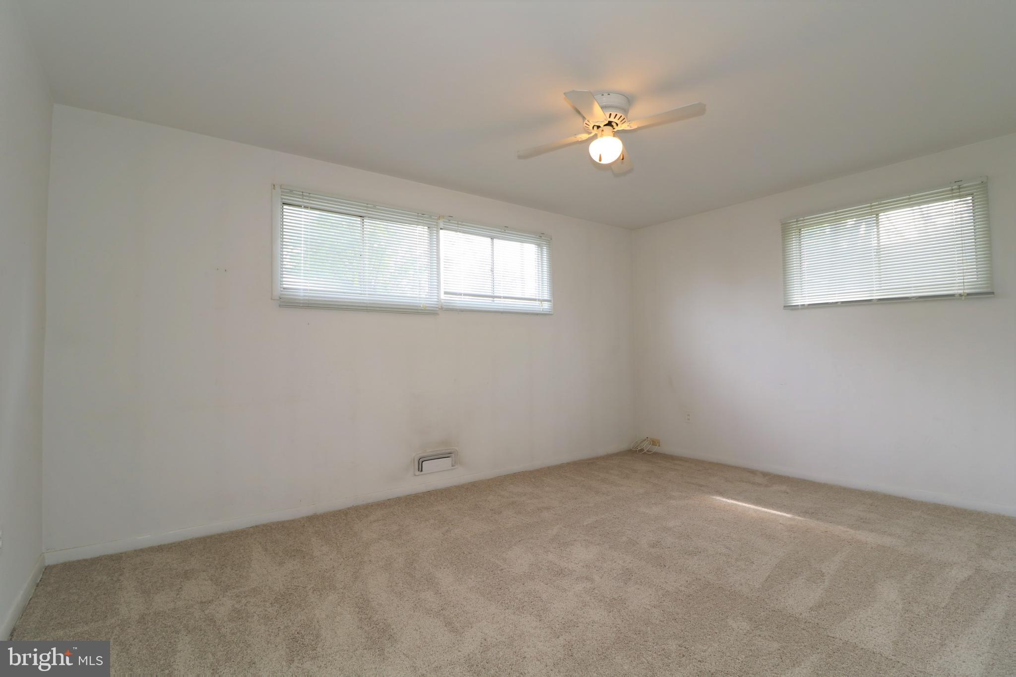 WINDSOR FARMS - Residential