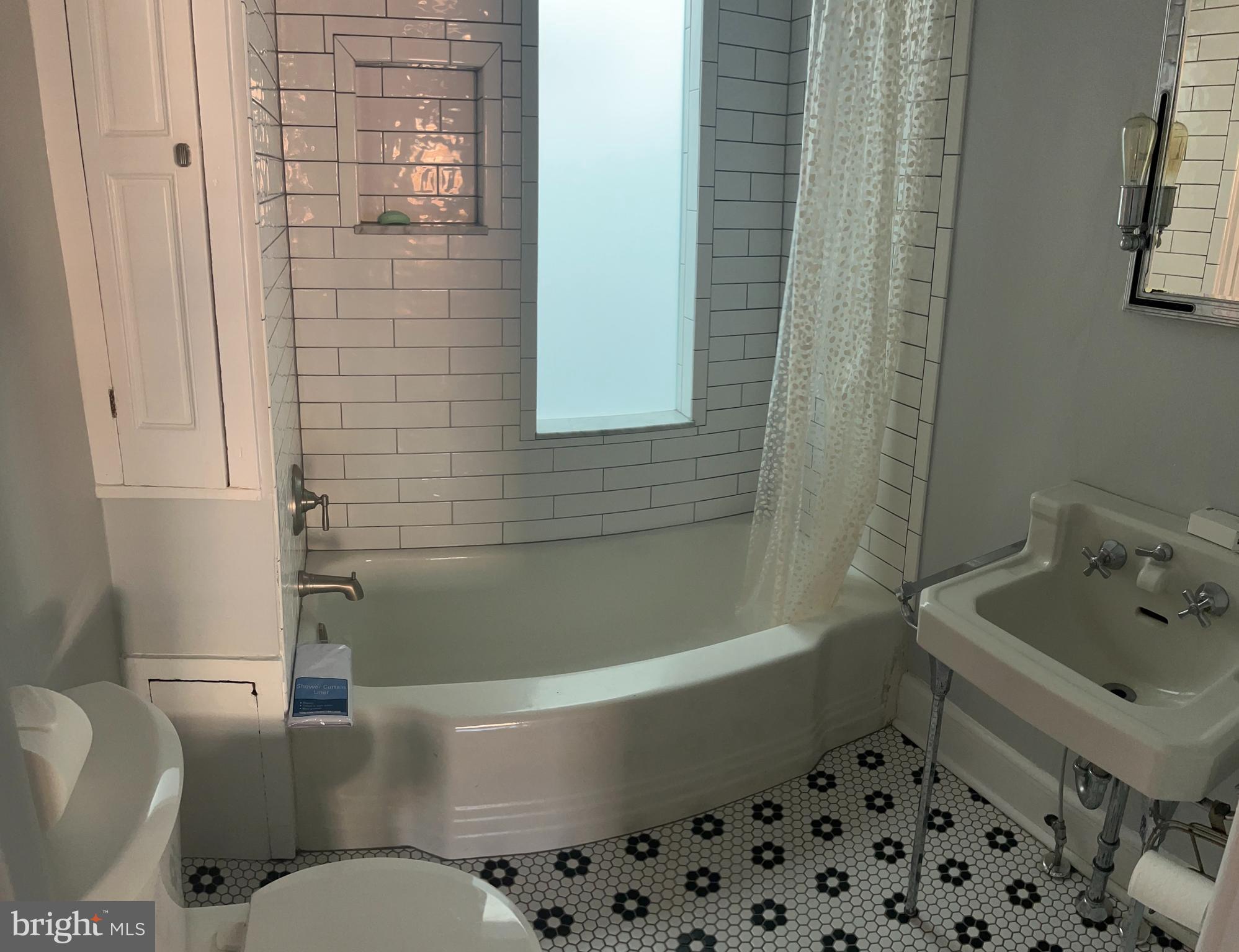 MOUNT VERNON PLACE HISTORIC DISTRICT - Residential Lease