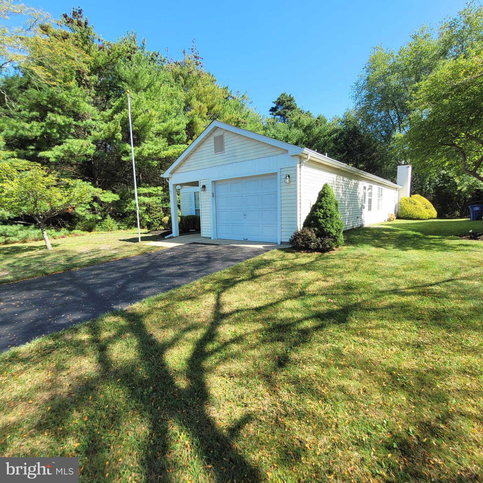 875 WESTMINSTER DRIVE N