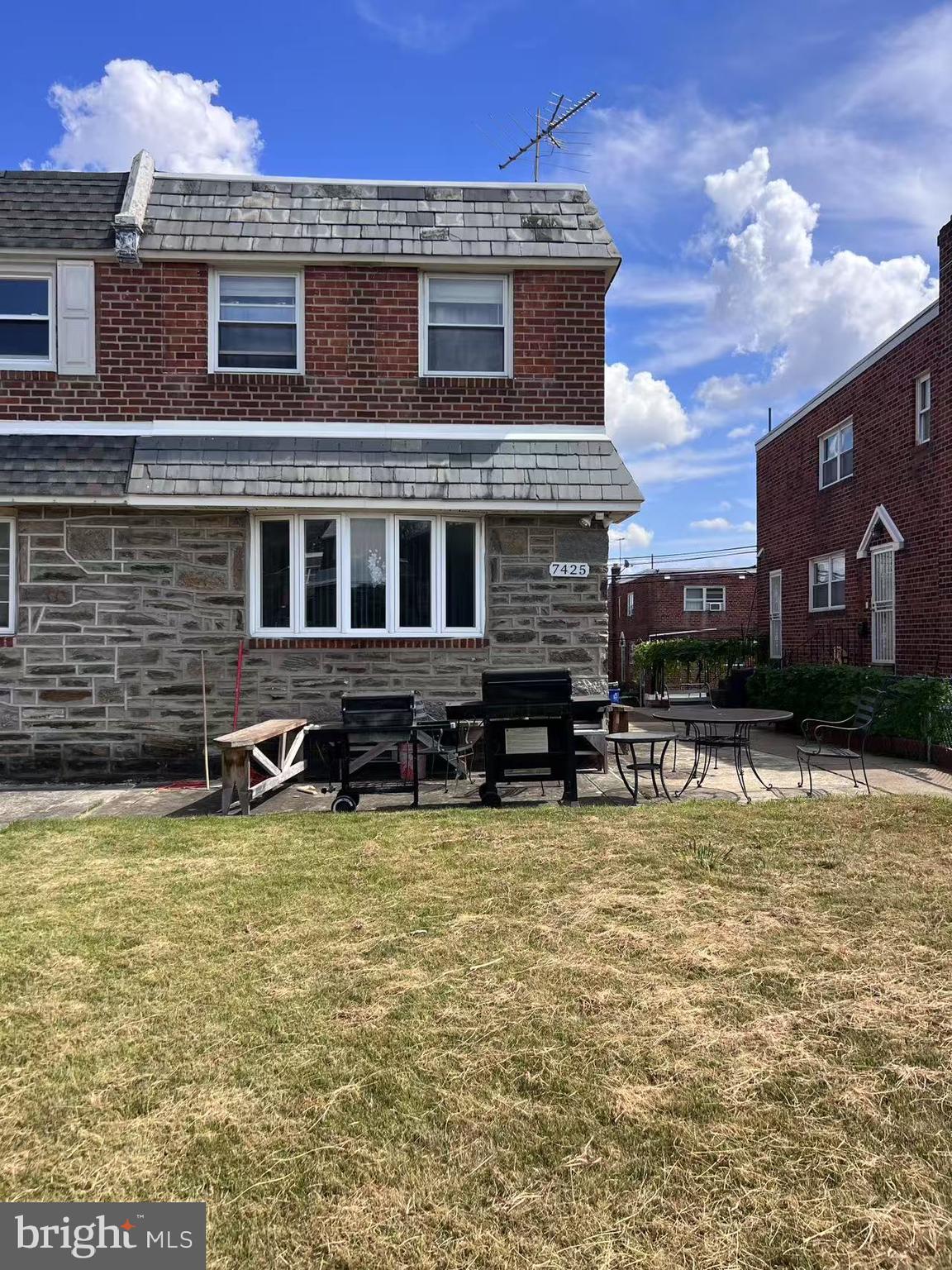 Large twins house located at Lexington park feather 3 bedrooms 2.5baths. Eat in kitchen. Close to supermarket and major highway. Currently, tenant occupied who is paying $1900 and on a month to month lease. Tenant can either stay or move out. Please schedule your appointment today.