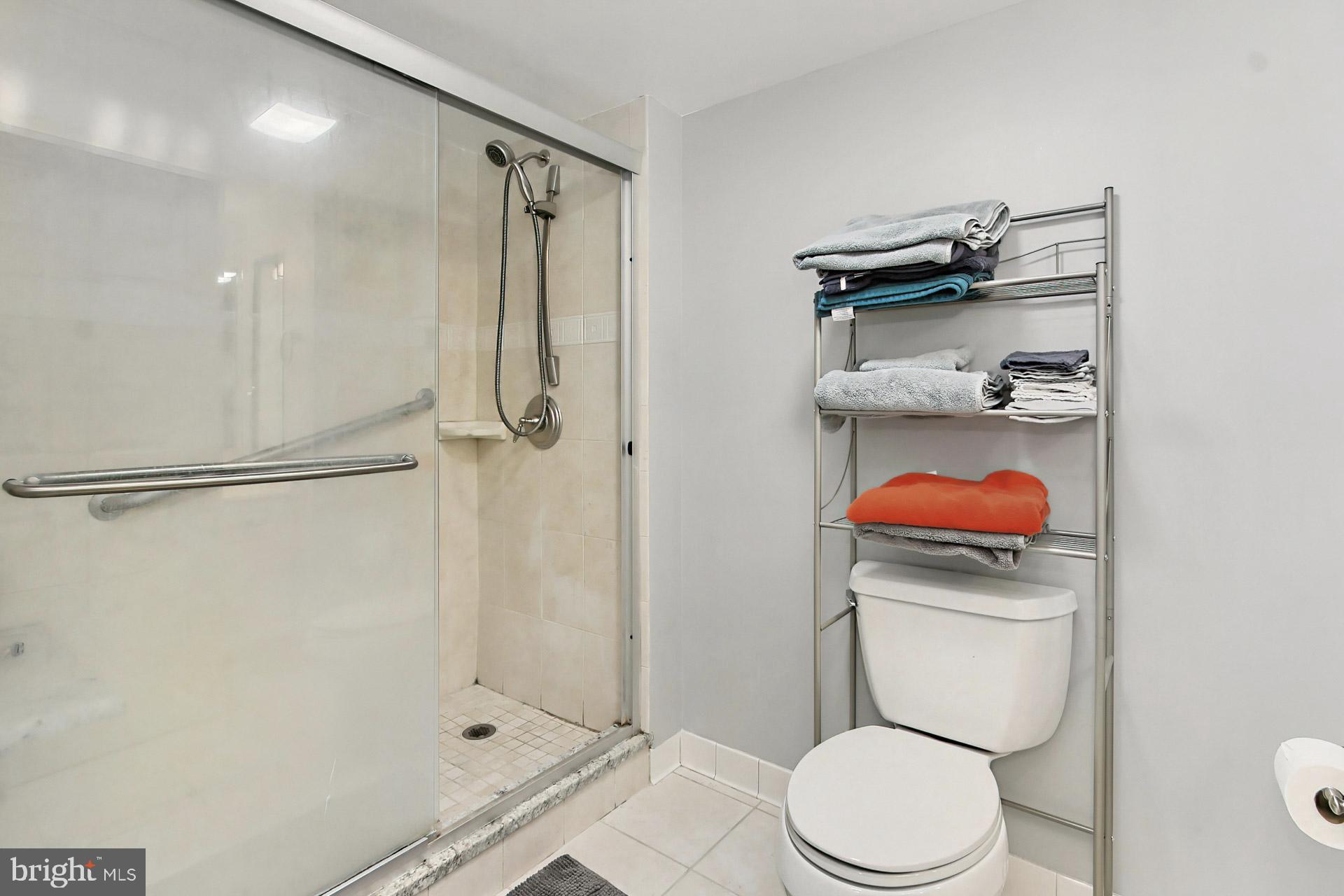 CARLYLE TOWERS CONDOMINIUM - Residential Lease