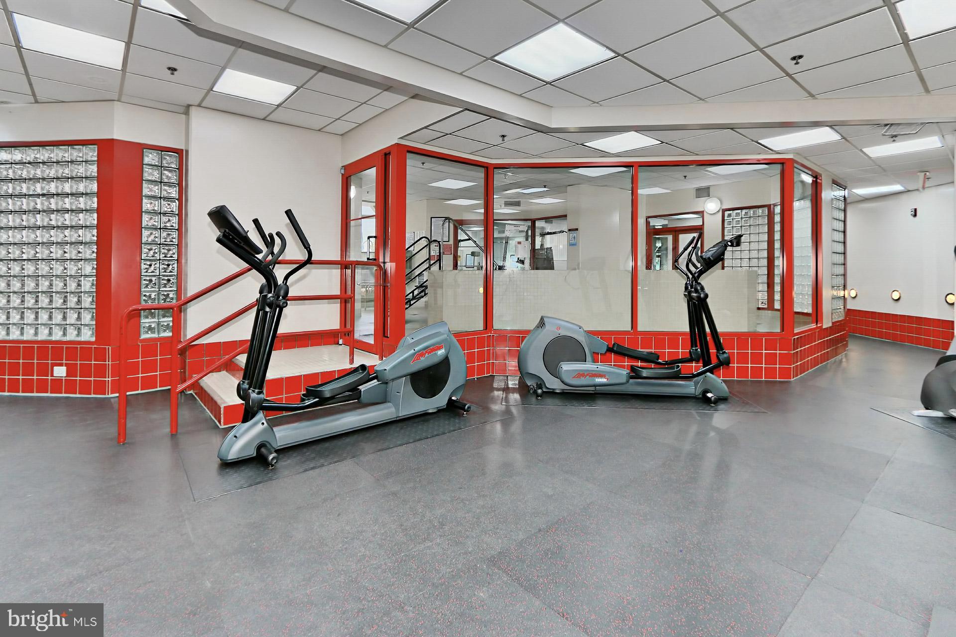 CARLYLE TOWERS CONDOMINIUM - Residential Lease