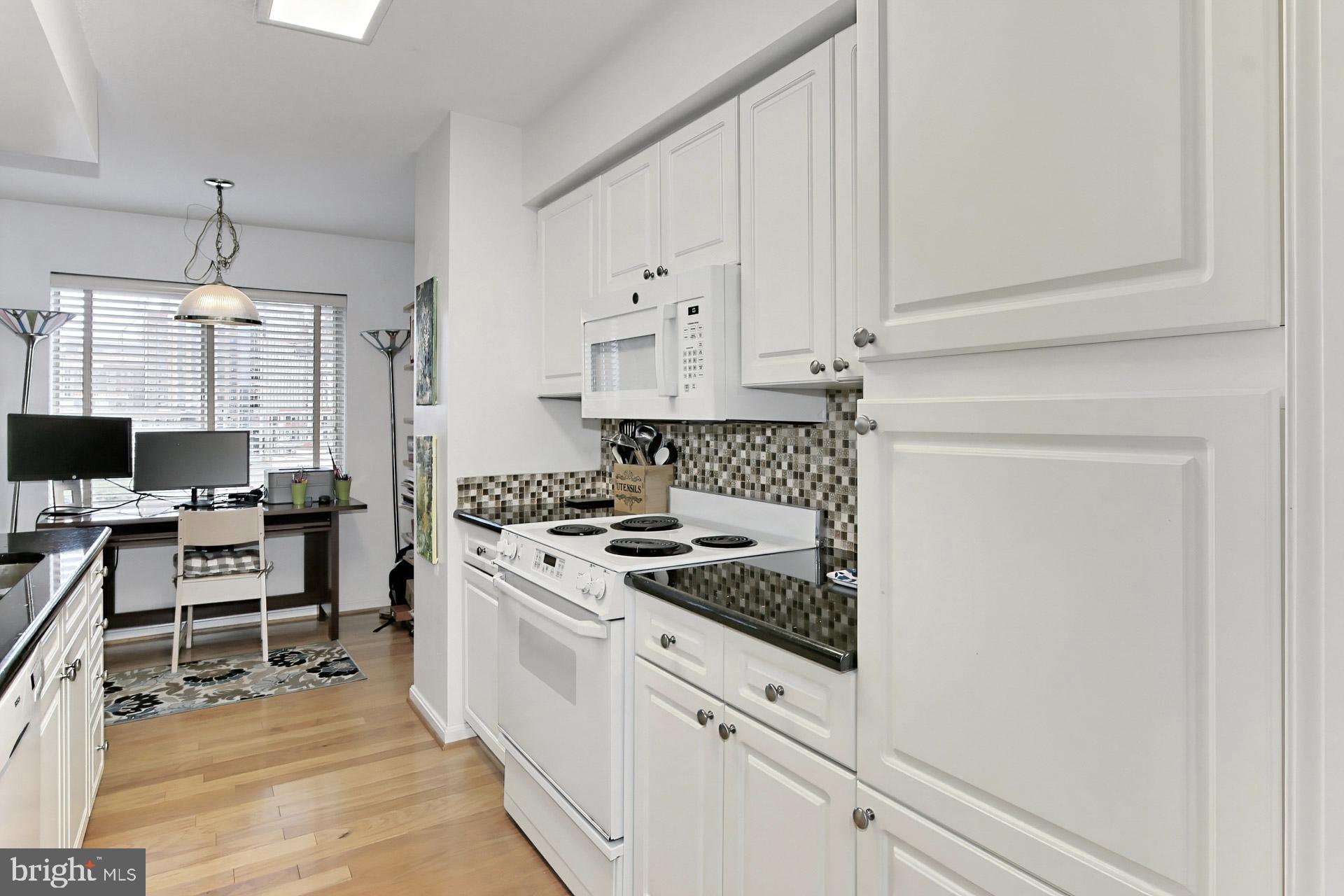 CARLYLE TOWERS CONDOMINIUM - Residential Lease