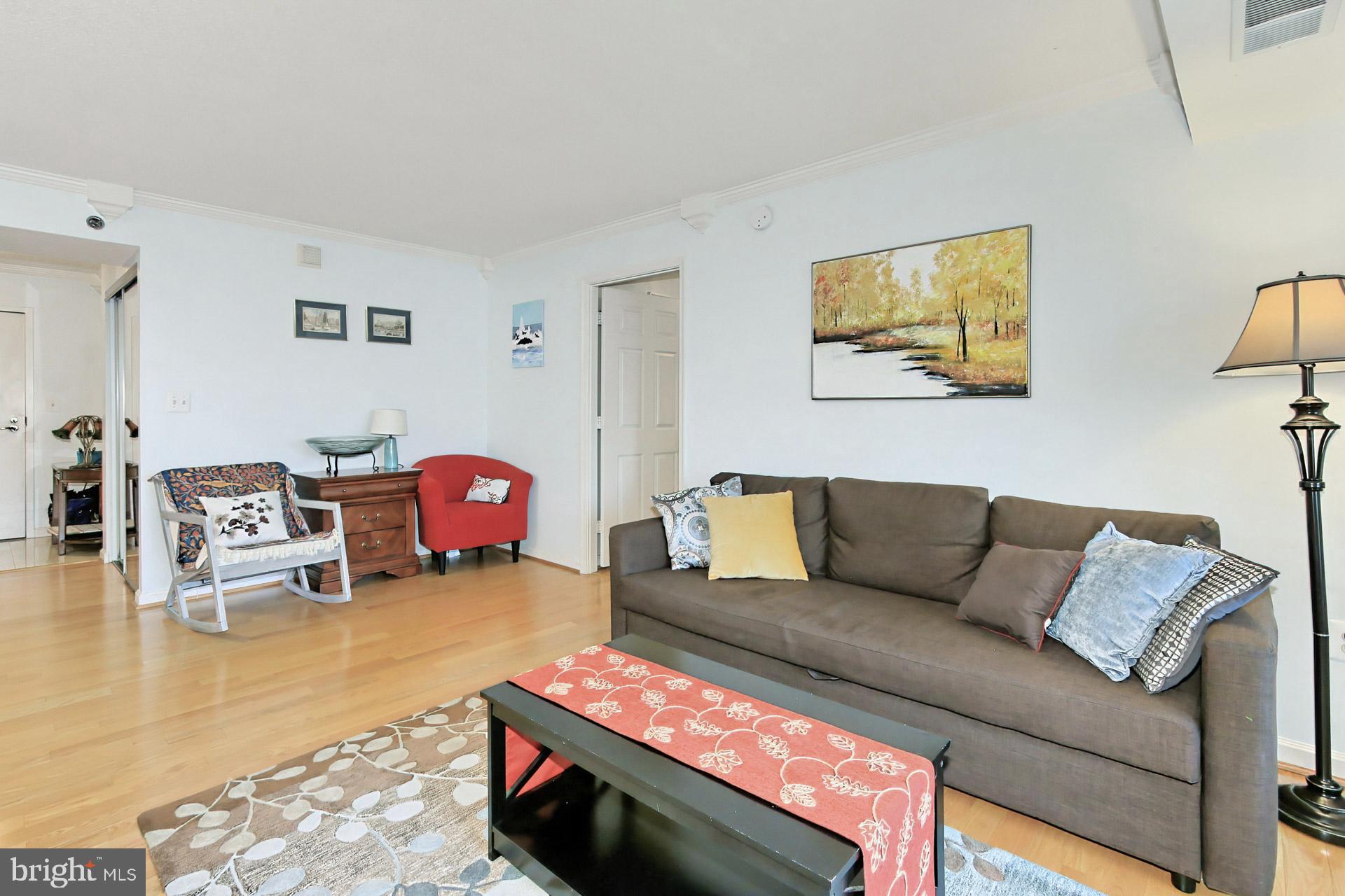 CARLYLE TOWERS CONDOMINIUM - Residential Lease