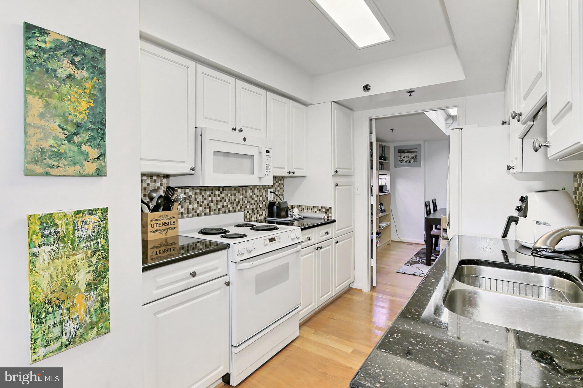 CARLYLE TOWERS CONDOMINIUM - Residential Lease