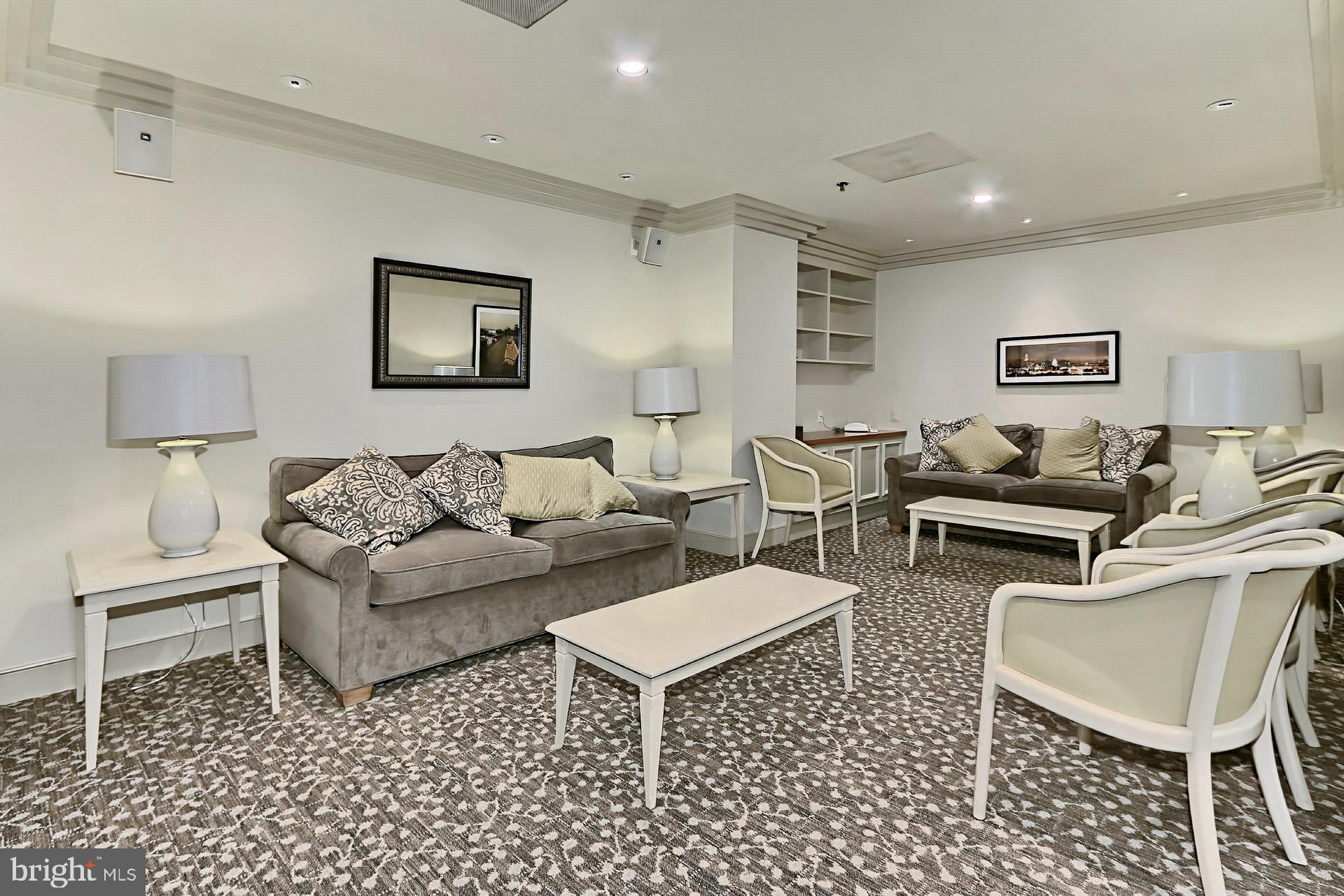 CARLYLE TOWERS CONDOMINIUM - Residential Lease