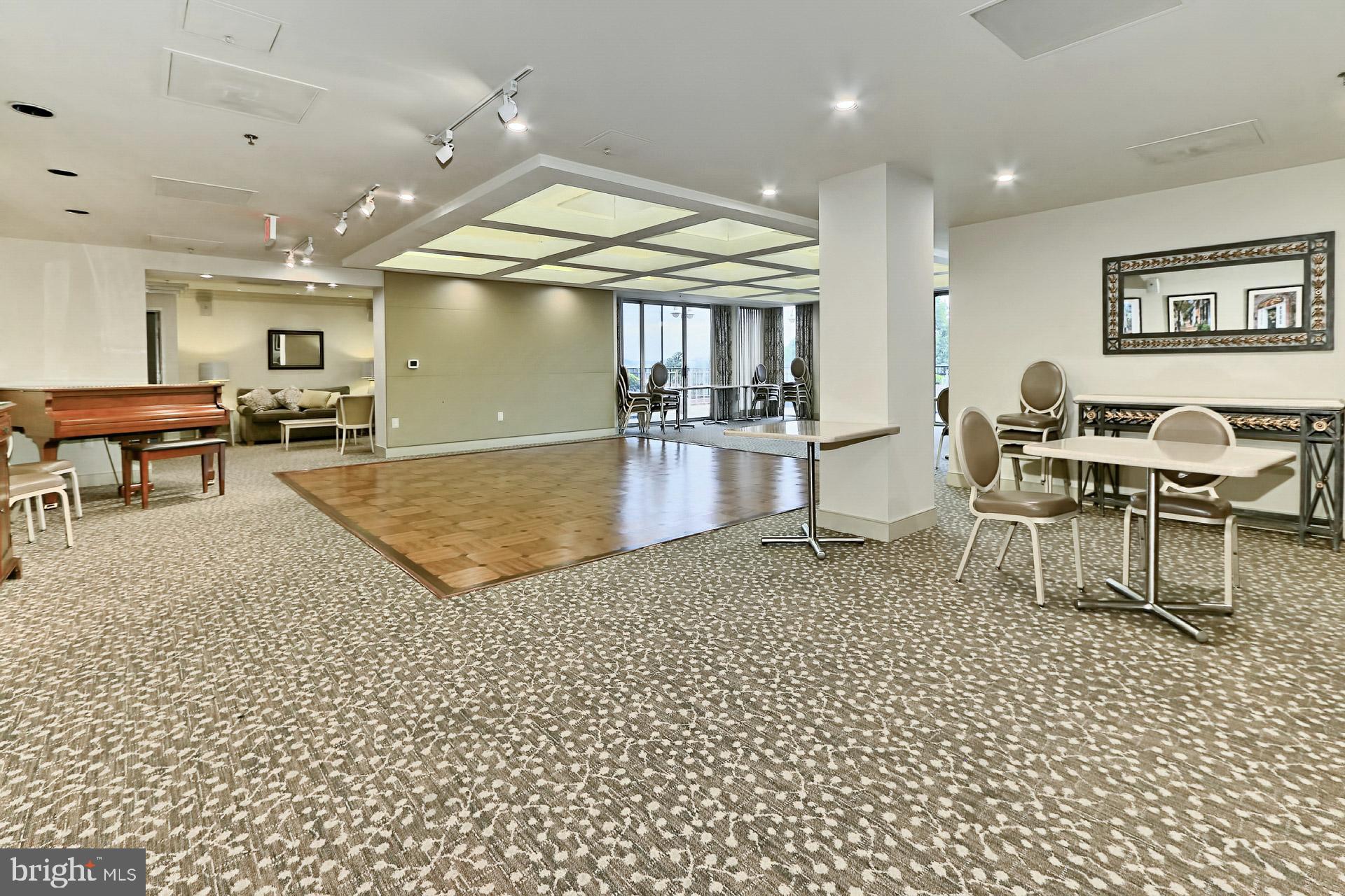 CARLYLE TOWERS CONDOMINIUM - Residential Lease