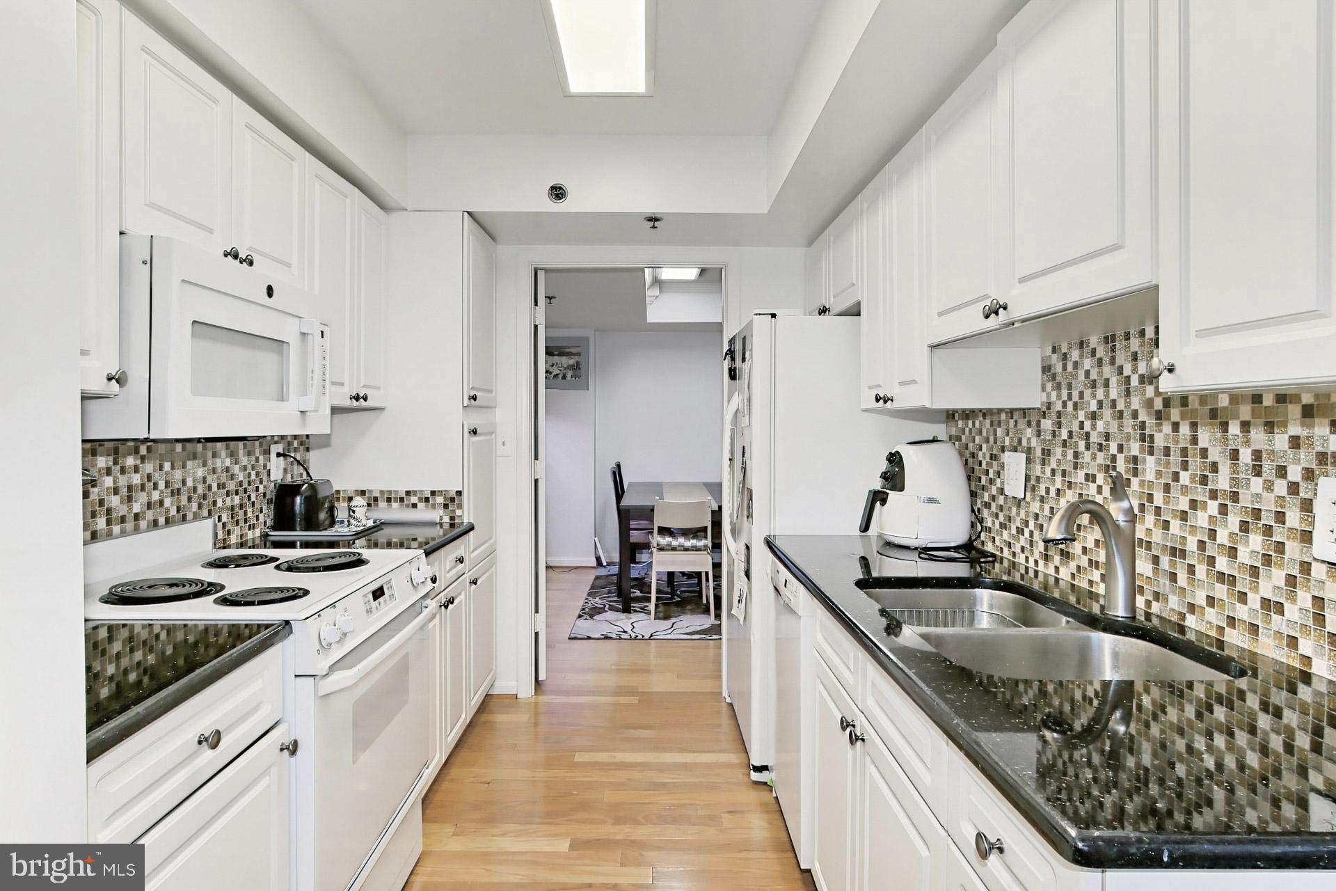 CARLYLE TOWERS CONDOMINIUM - Residential Lease