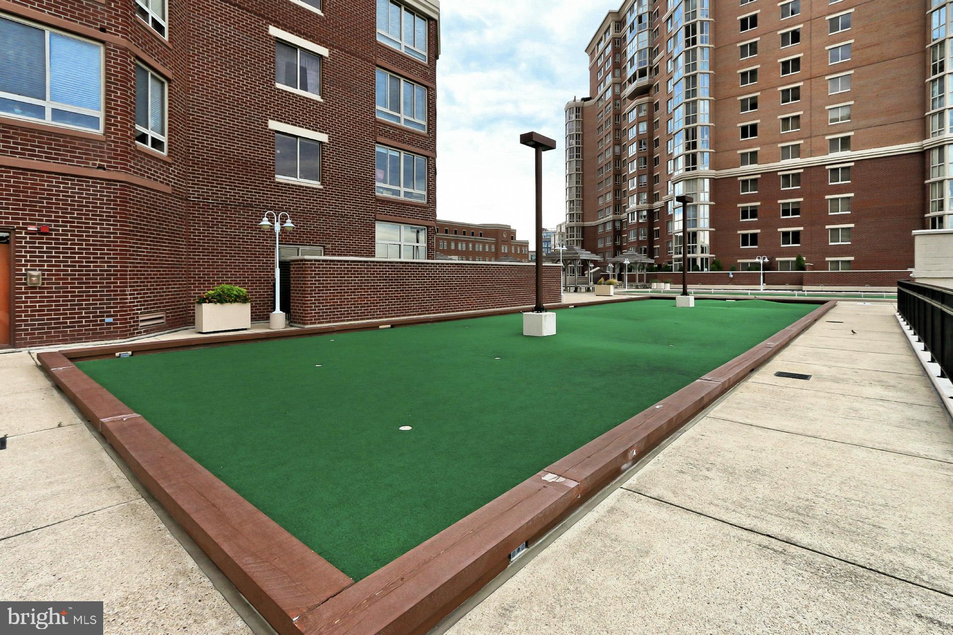 CARLYLE TOWERS CONDOMINIUM - Residential Lease