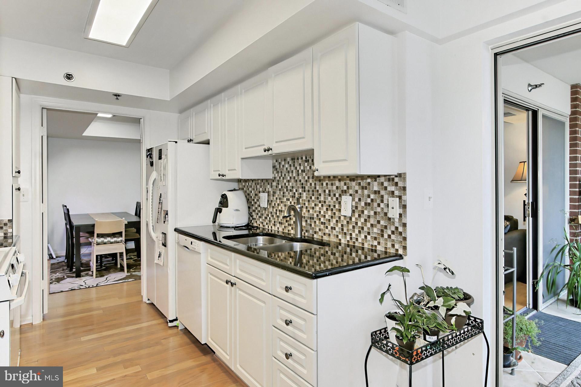 CARLYLE TOWERS CONDOMINIUM - Residential Lease