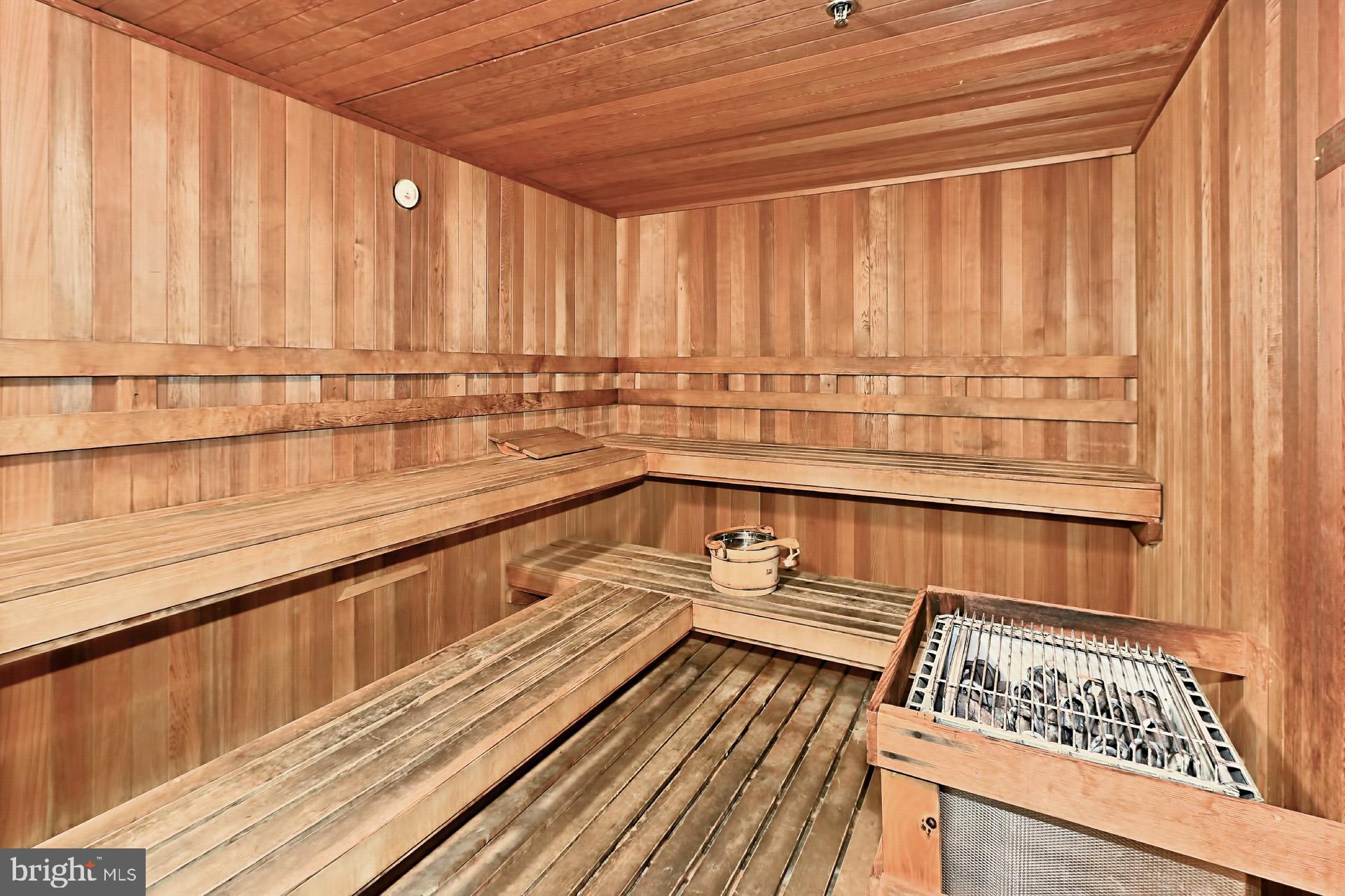 CARLYLE TOWERS CONDOMINIUM - Residential Lease