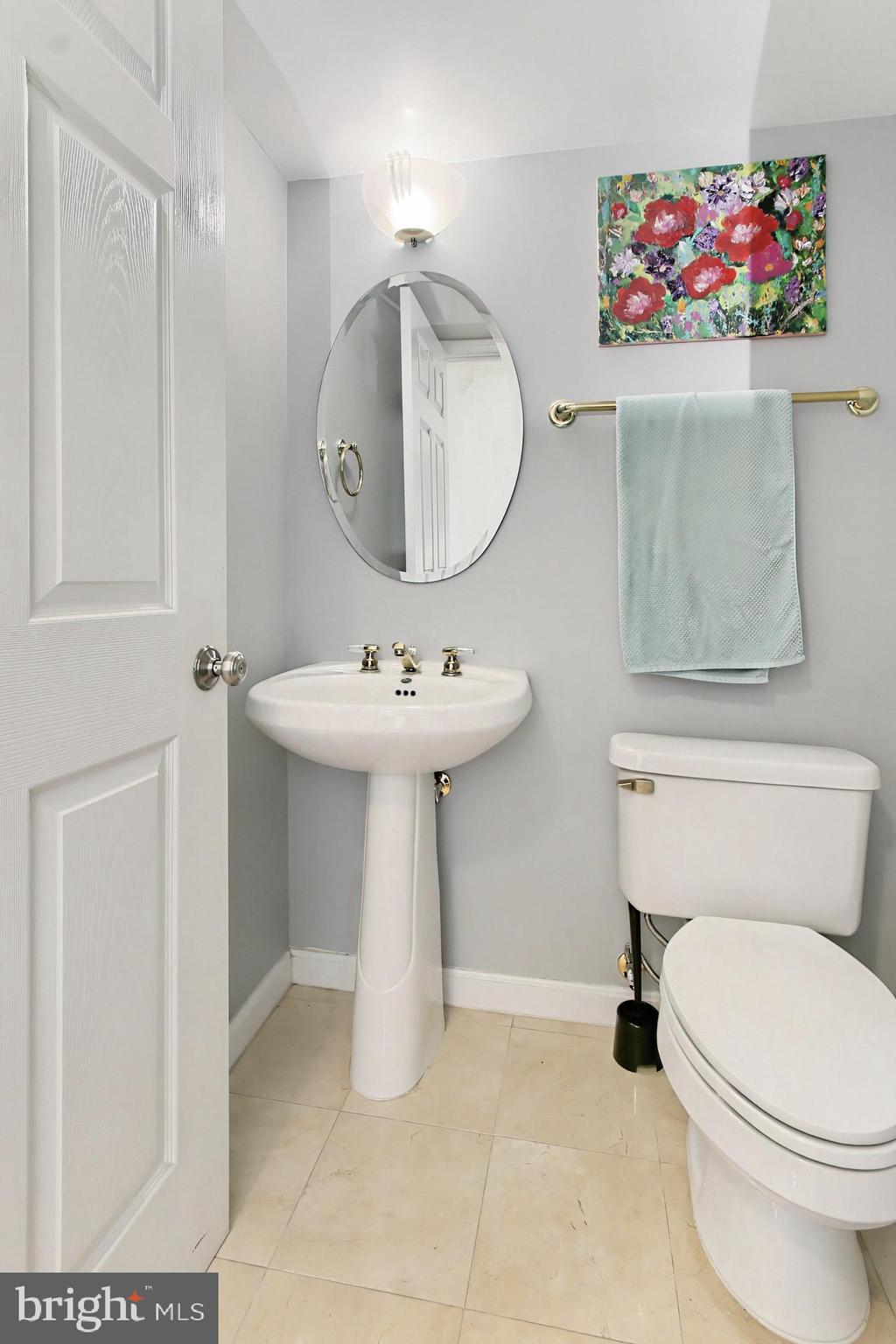 CARLYLE TOWERS CONDOMINIUM - Residential Lease