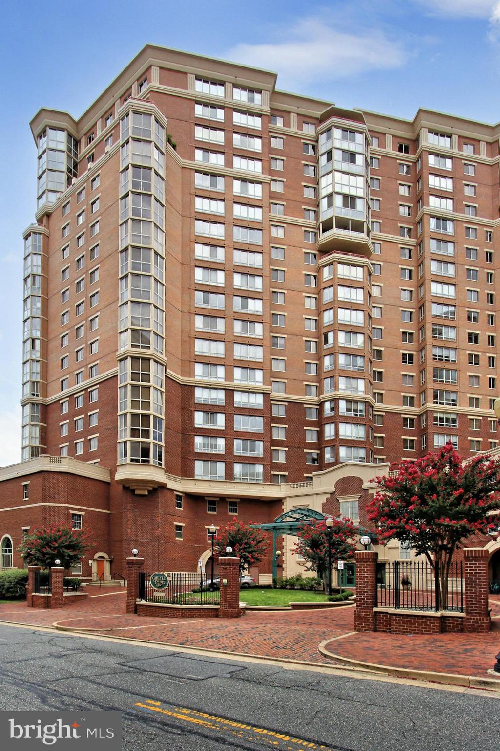CARLYLE TOWERS CONDOMINIUM - Residential Lease