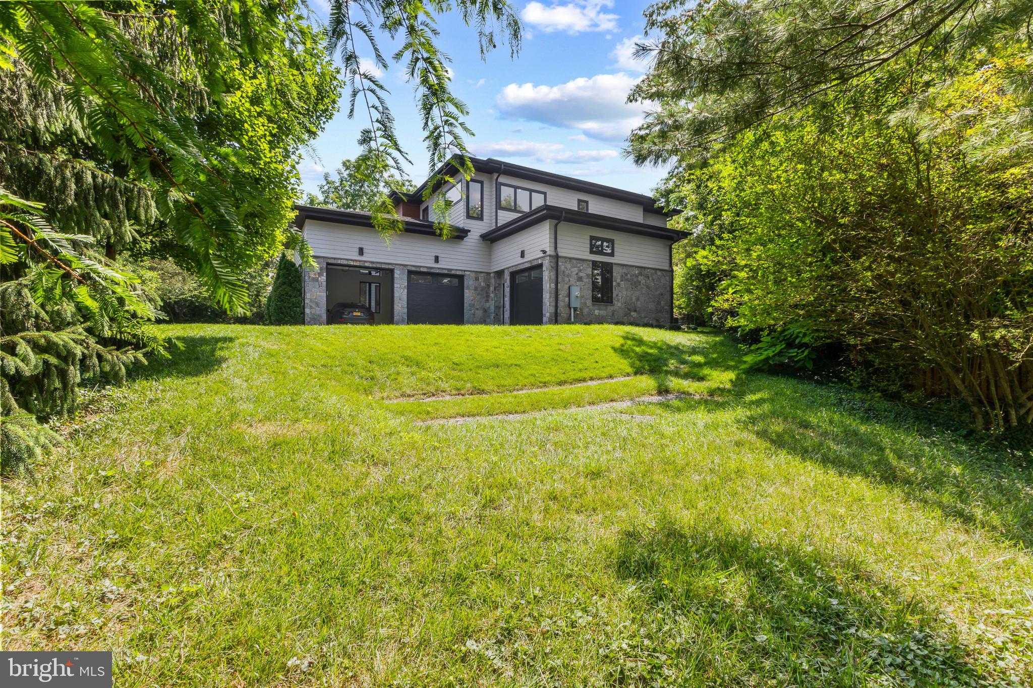 1513 OAKVIEW DRIVE