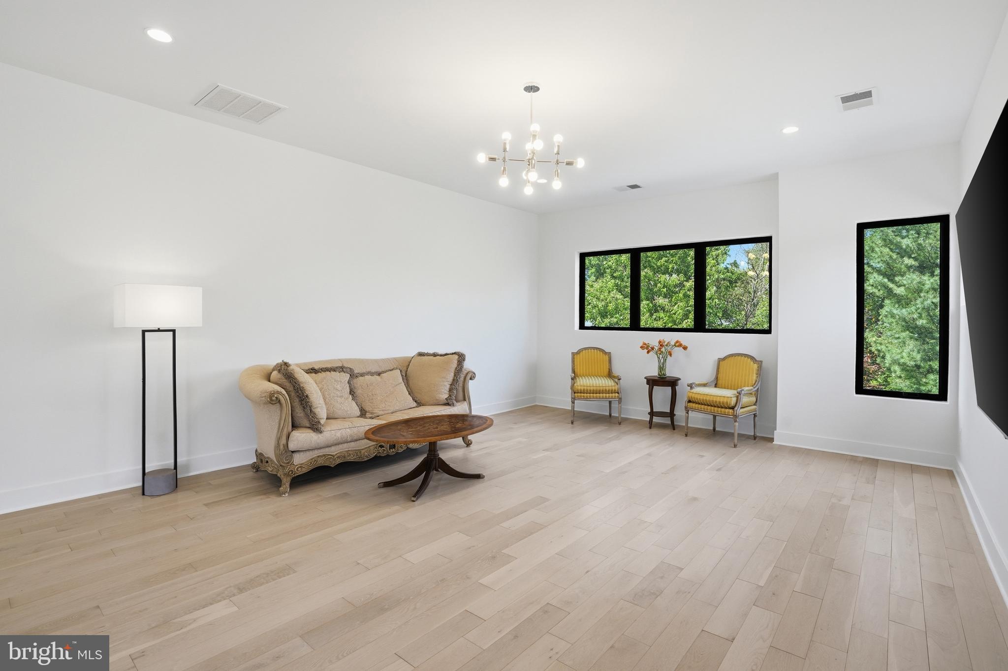 BROOKHAVEN - Residential