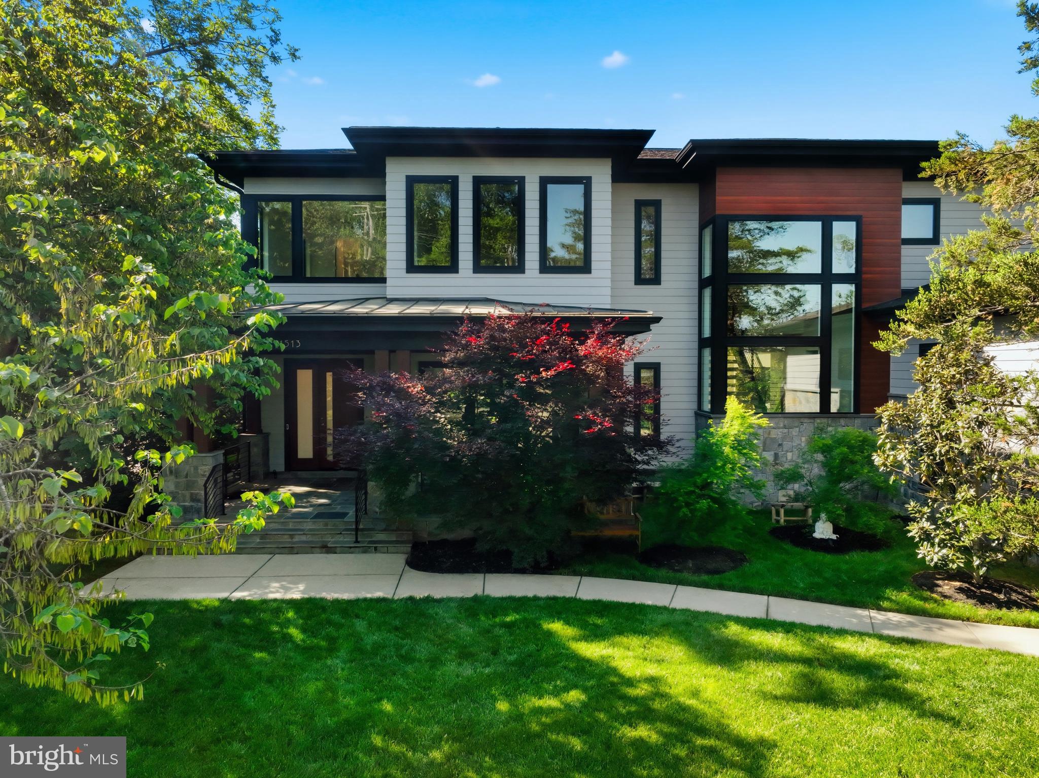 1513 OAKVIEW DRIVE