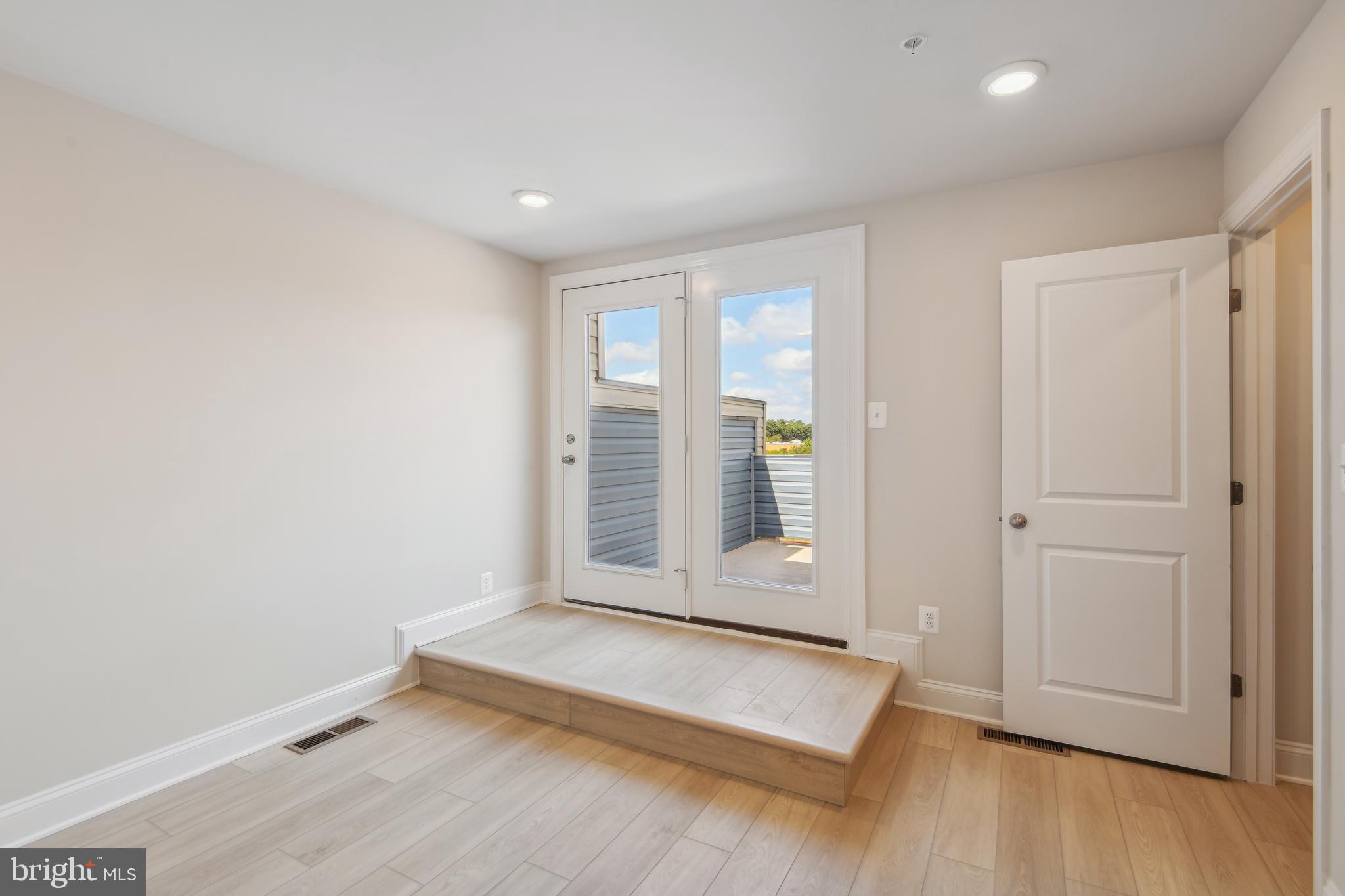 VISTA GARDENS - Residential