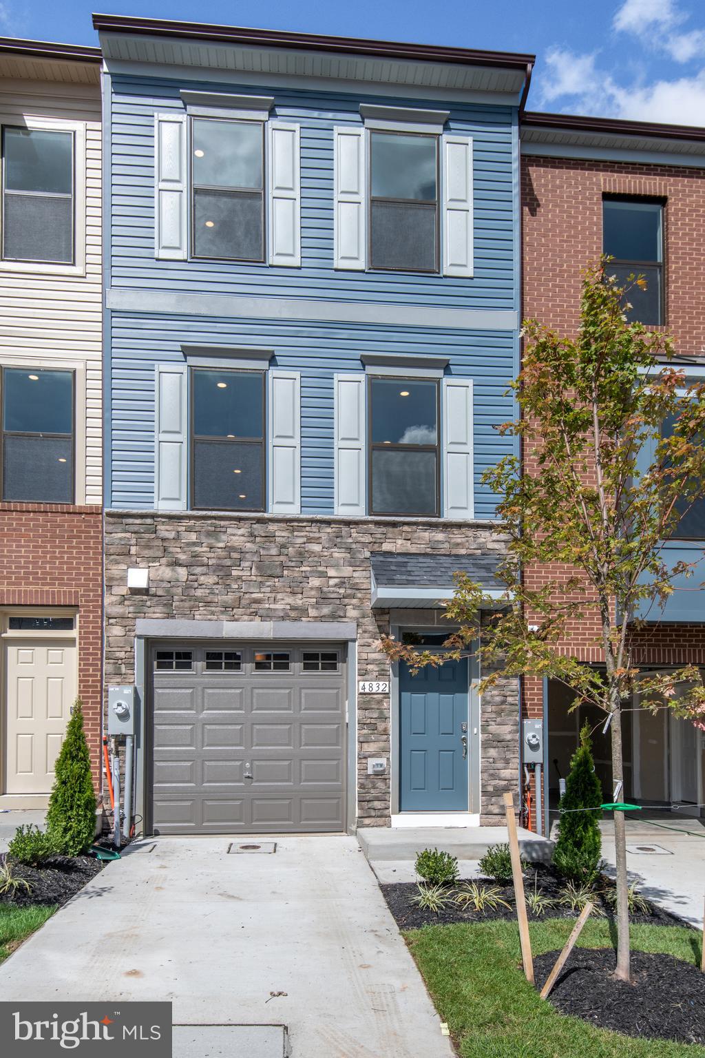 VISTA GARDENS - Residential