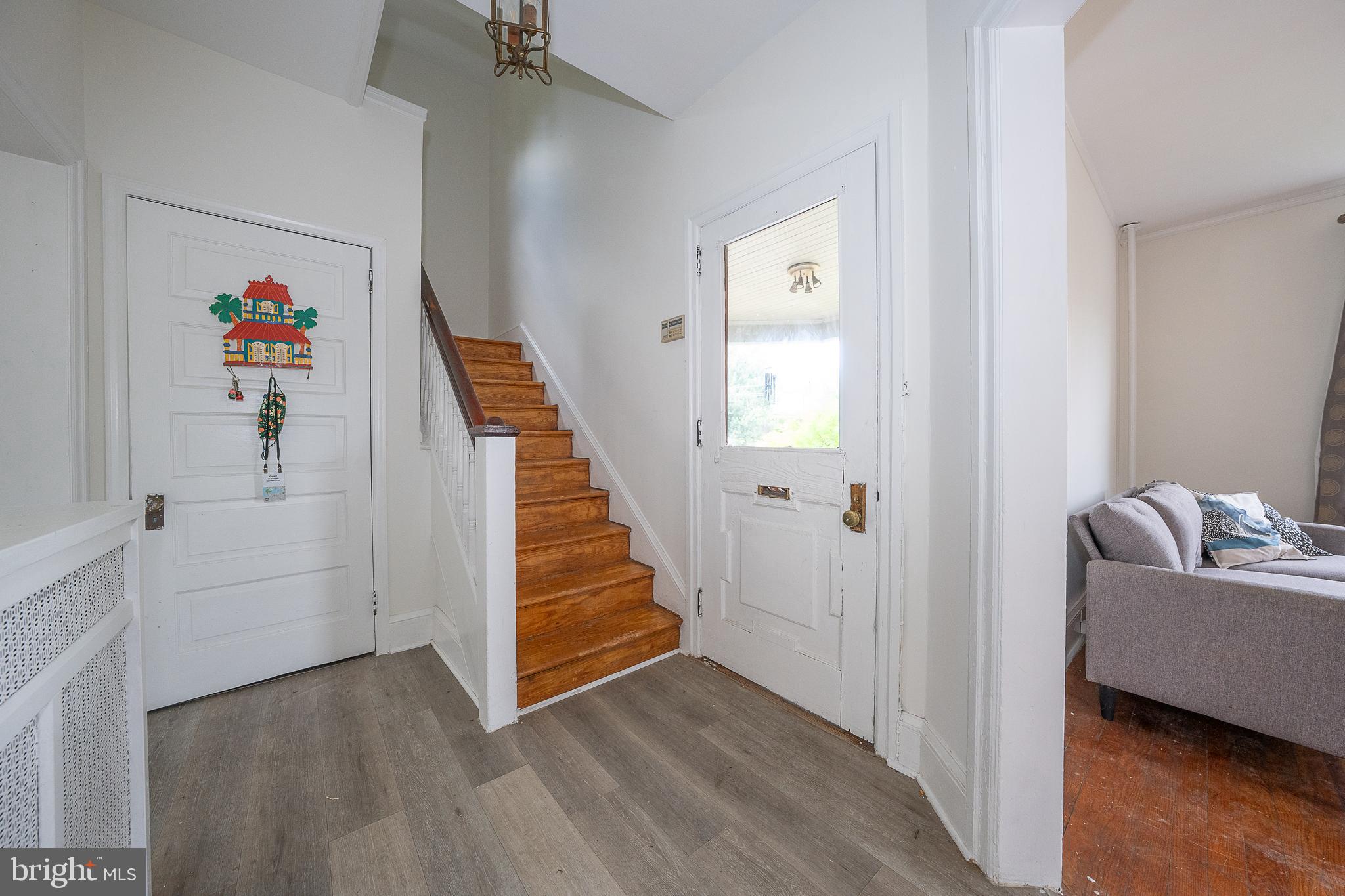 562 BARRETT AVENUE