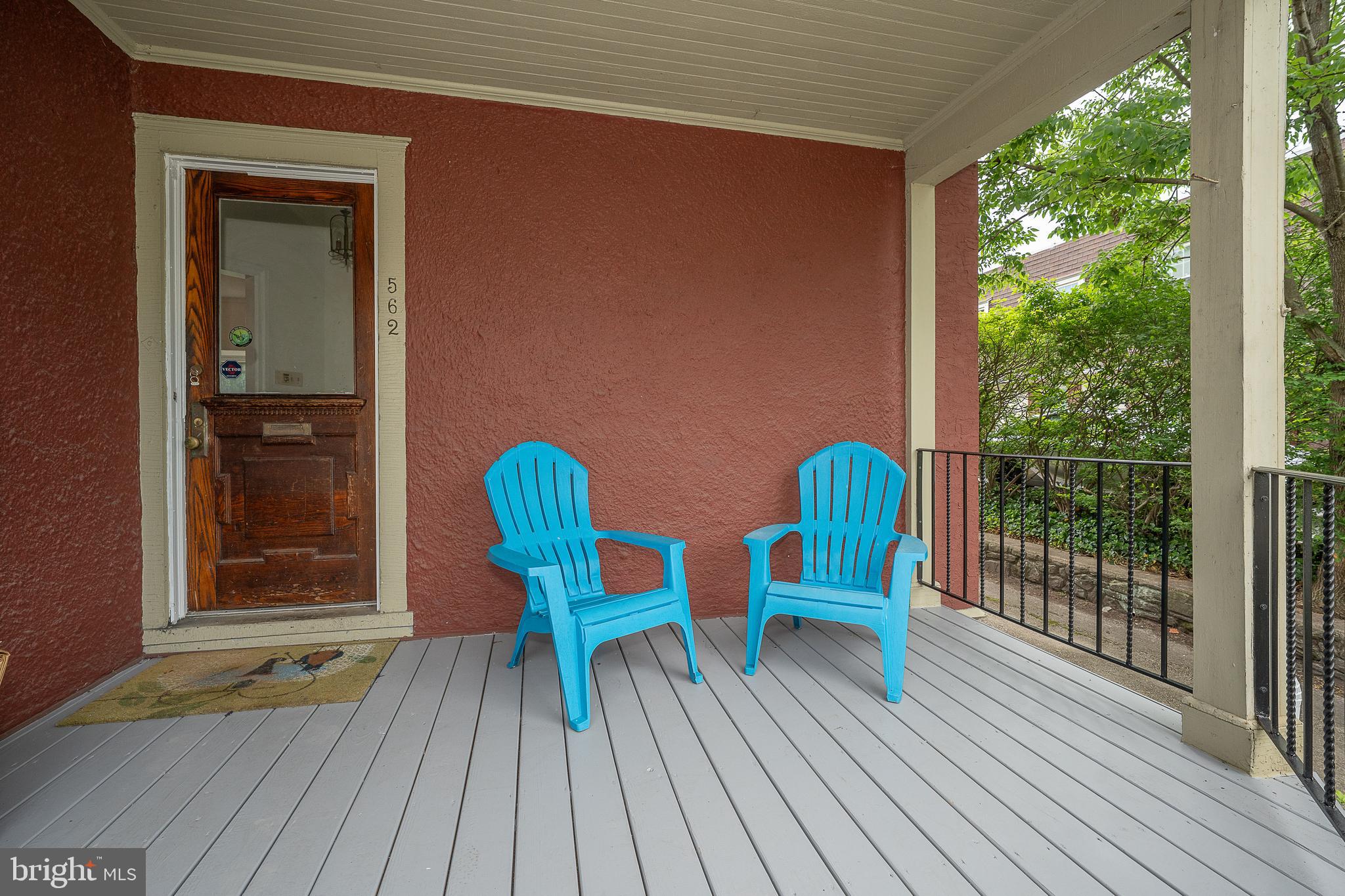 562 BARRETT AVENUE