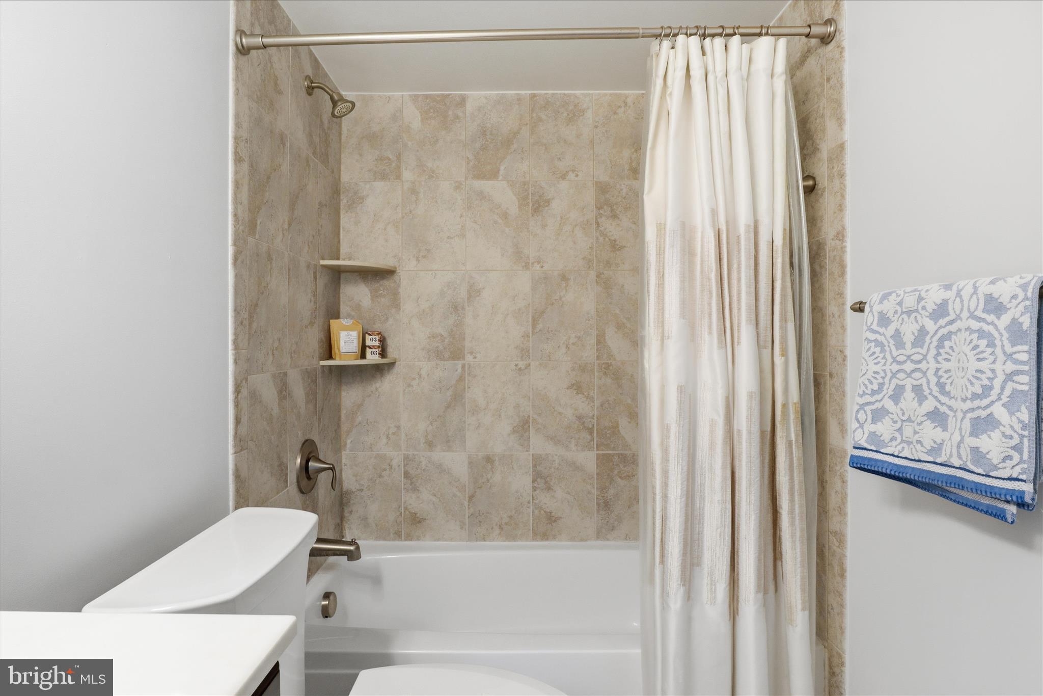 SAXONY SQUARE - Residential