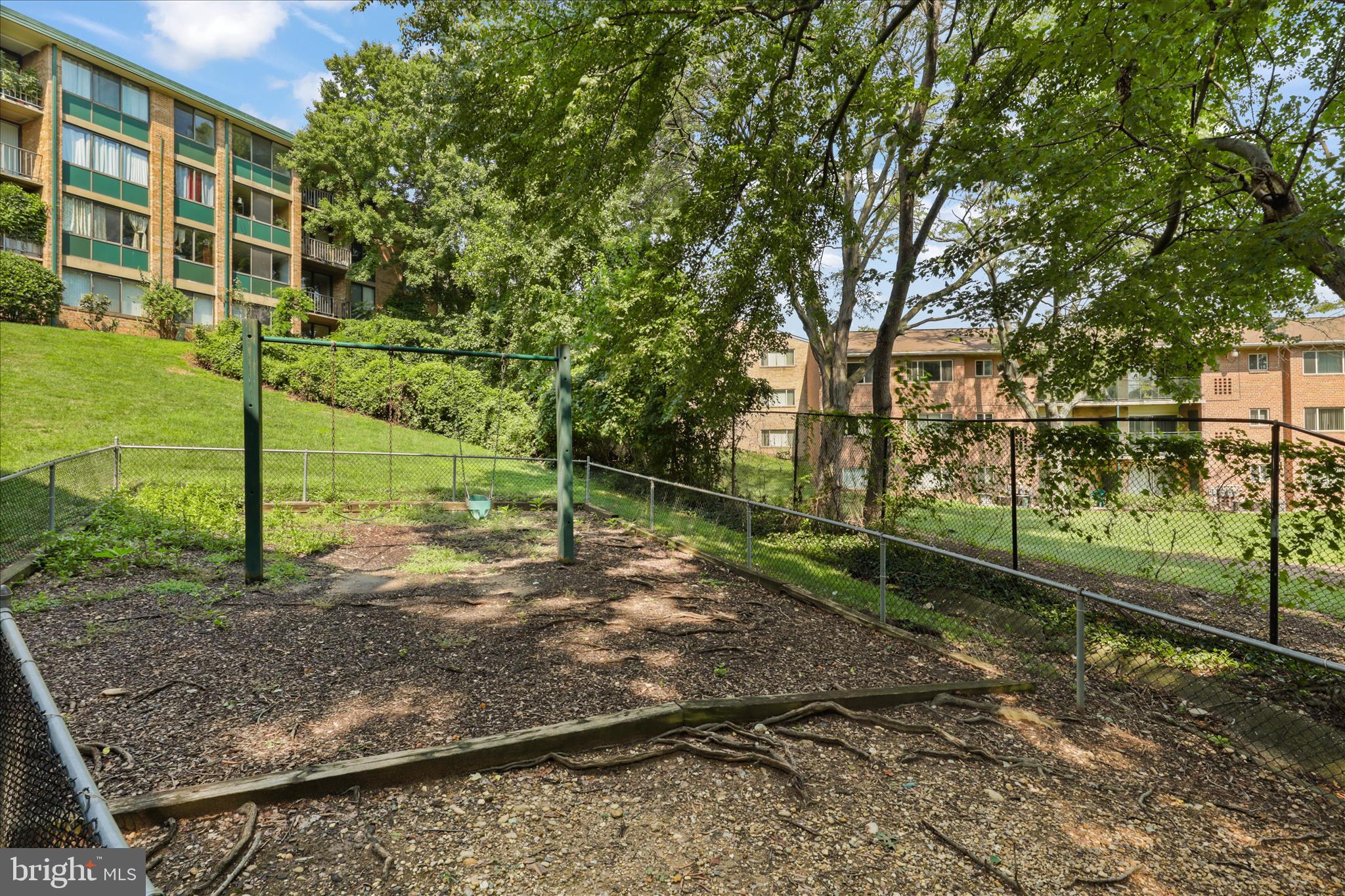 SAXONY SQUARE - Residential