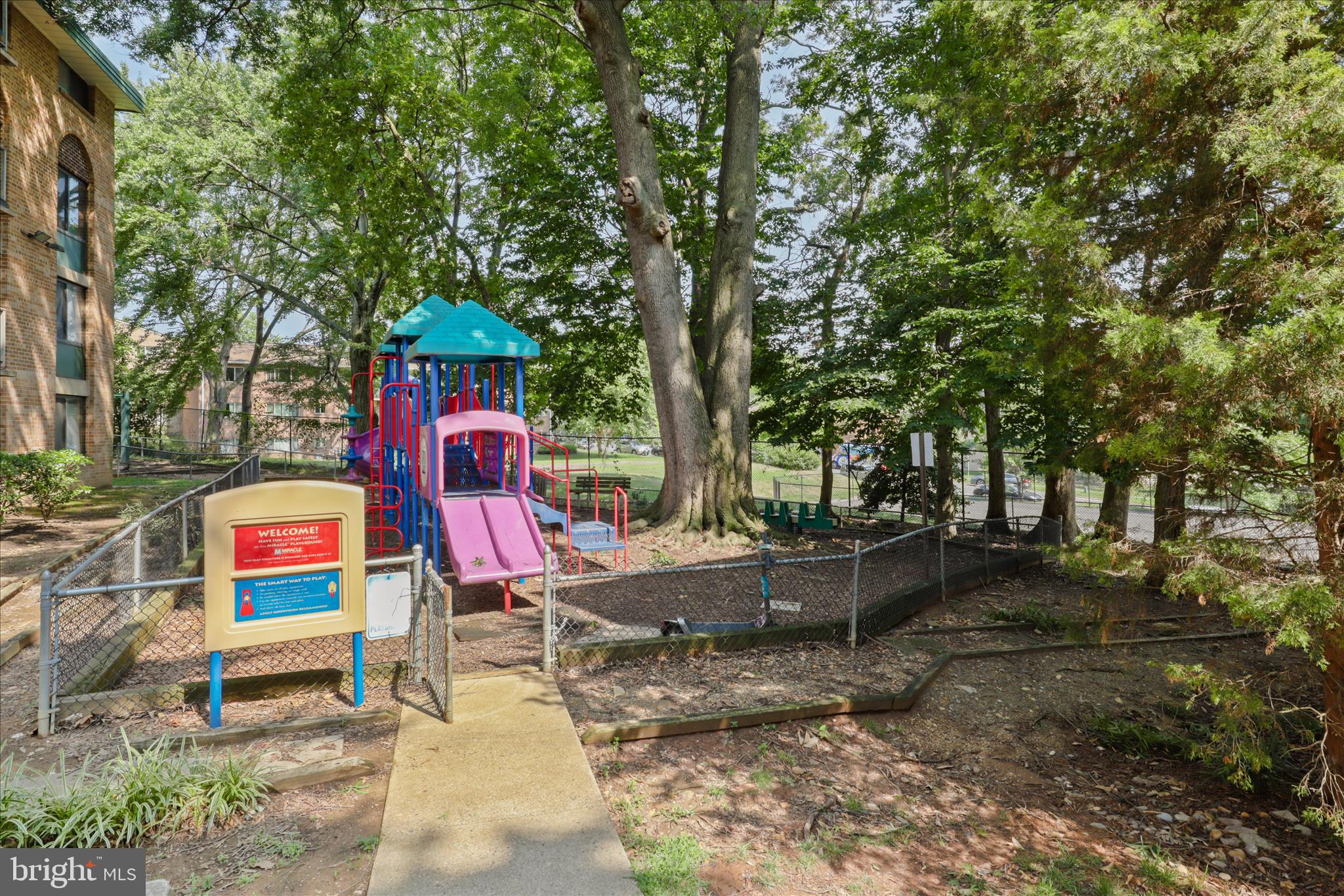 SAXONY SQUARE - Residential