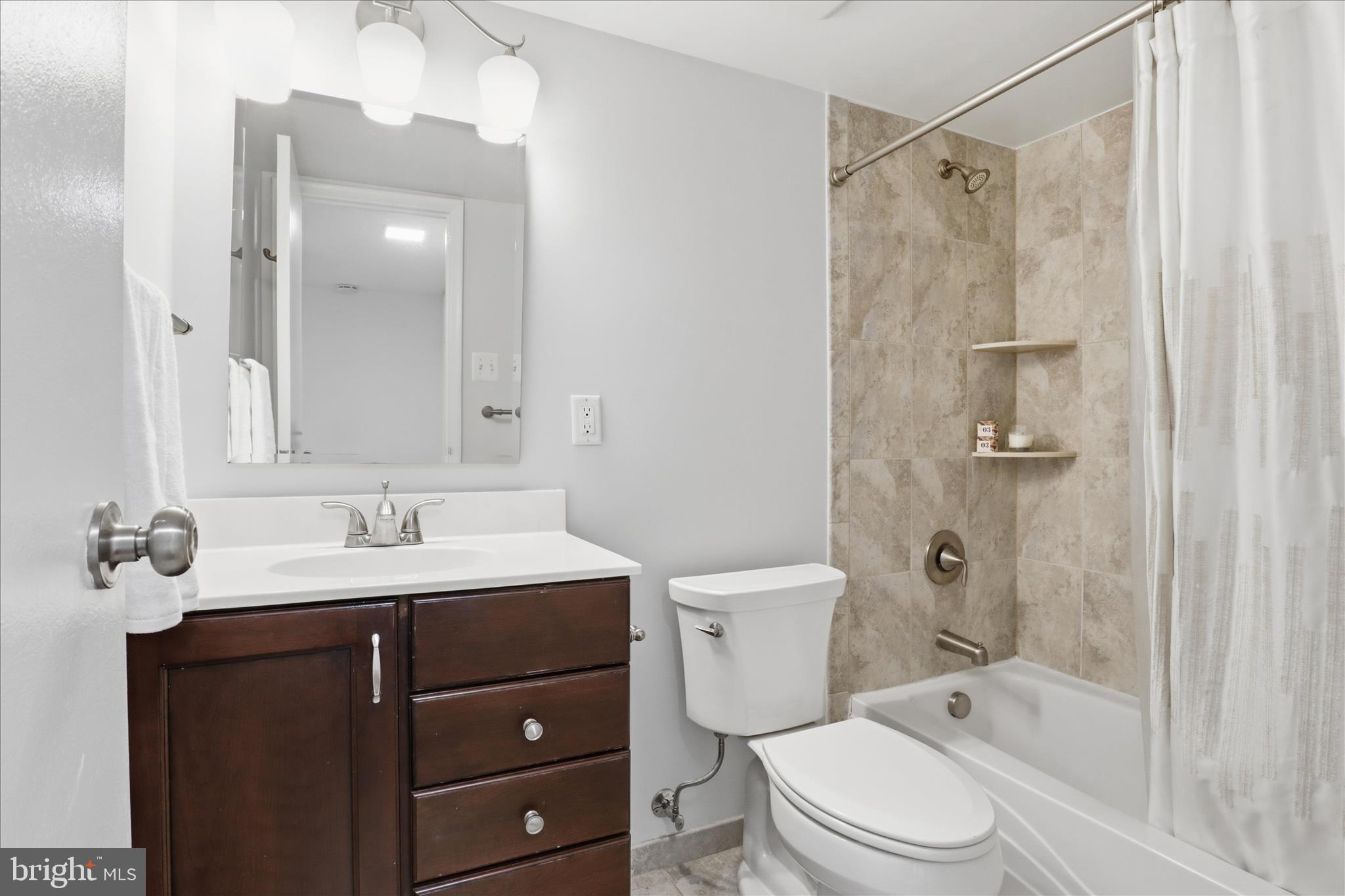 SAXONY SQUARE - Residential