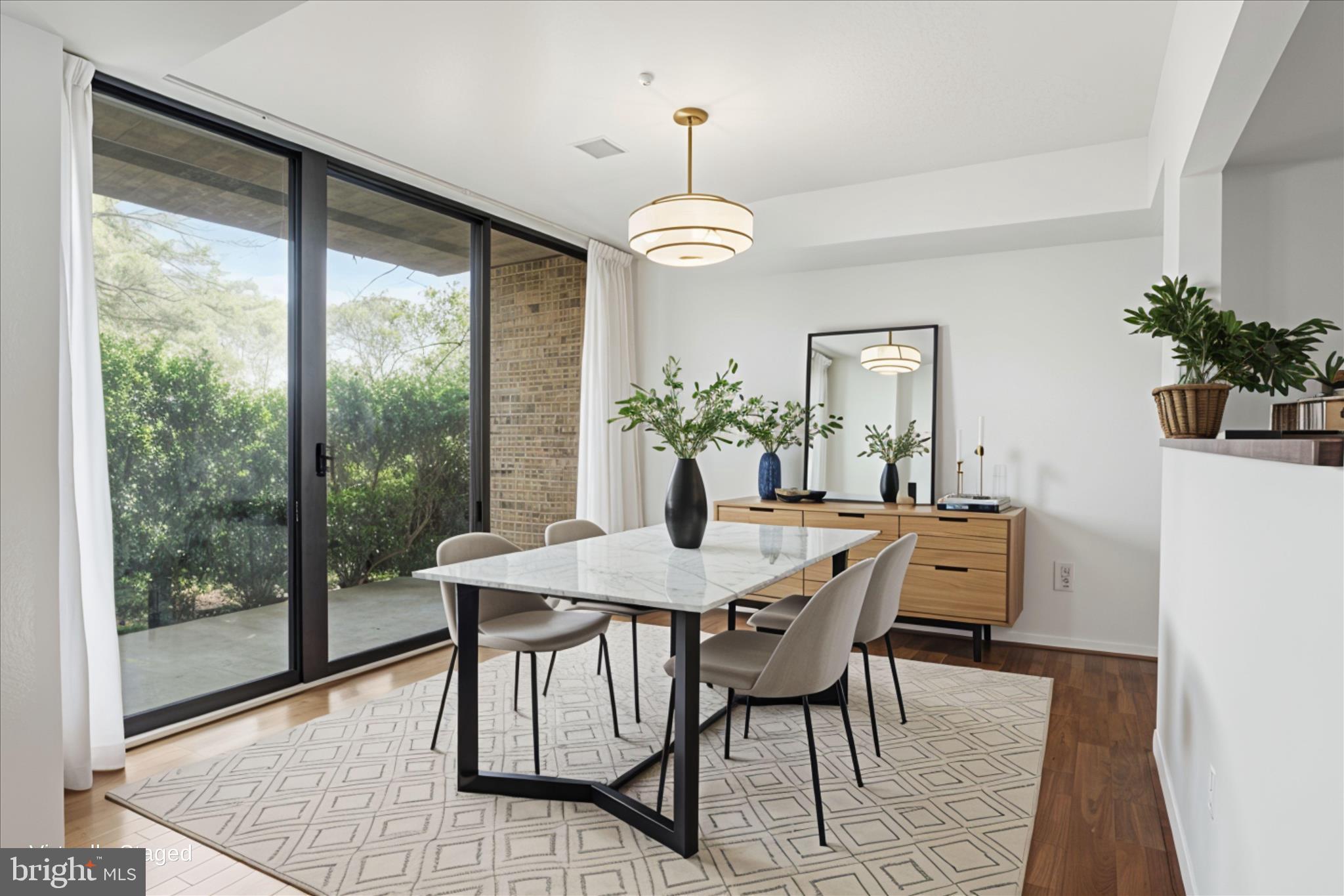 SAXONY SQUARE - Residential