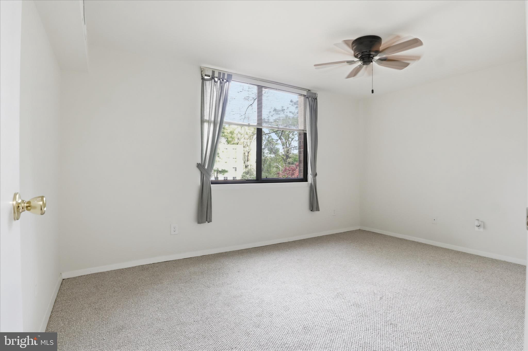 SAXONY SQUARE - Residential