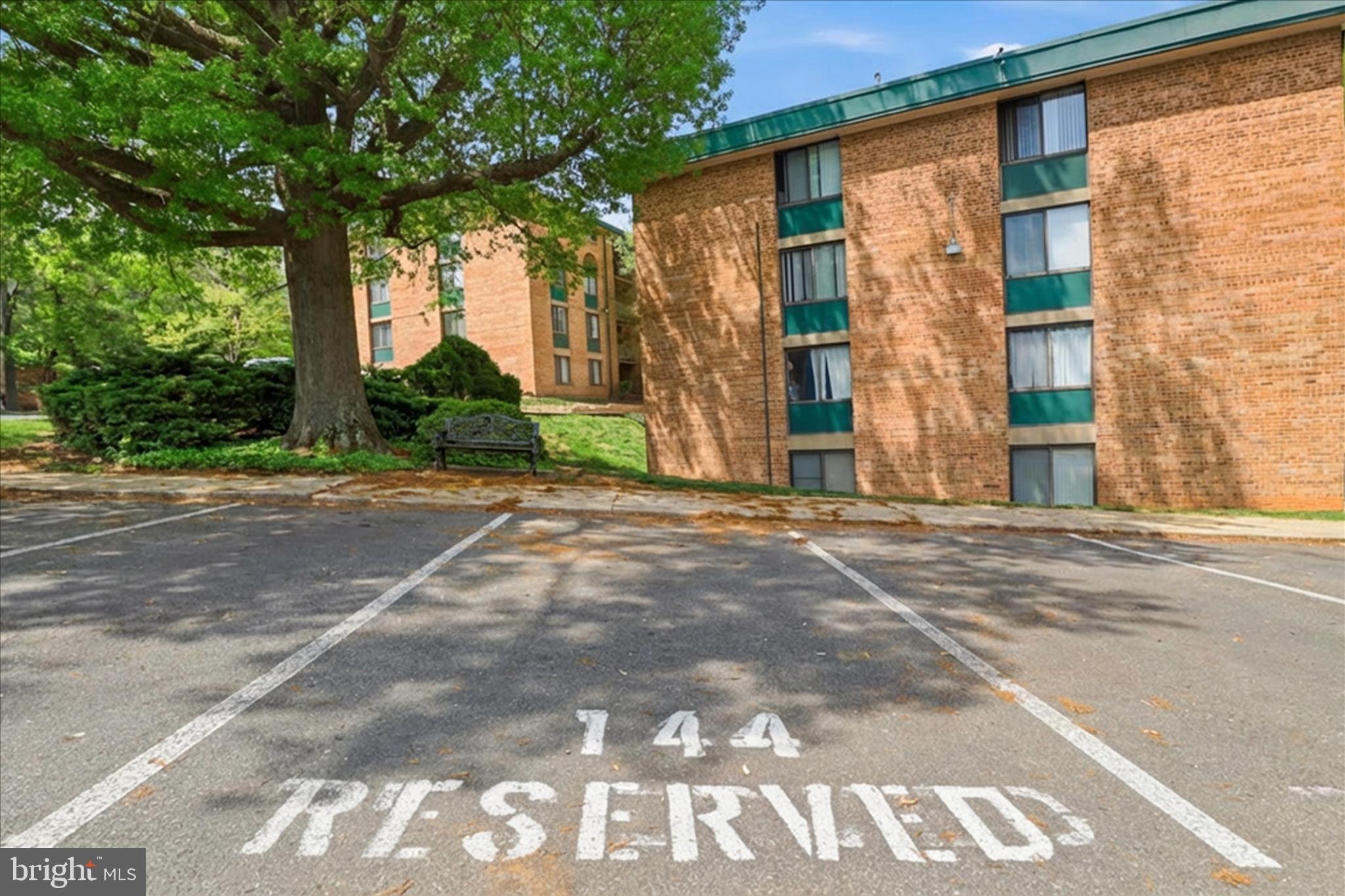 SAXONY SQUARE - Residential