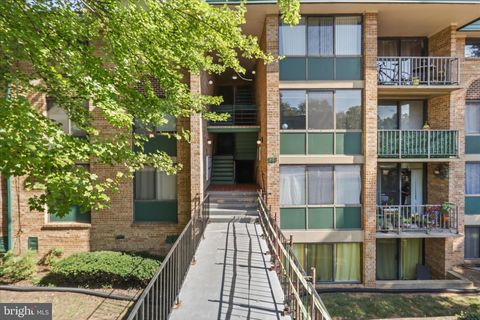 Photo of 501 N Armistead Street #T2, ALEXANDRIA, VA 22312 (MLS # VAAX2059176)
