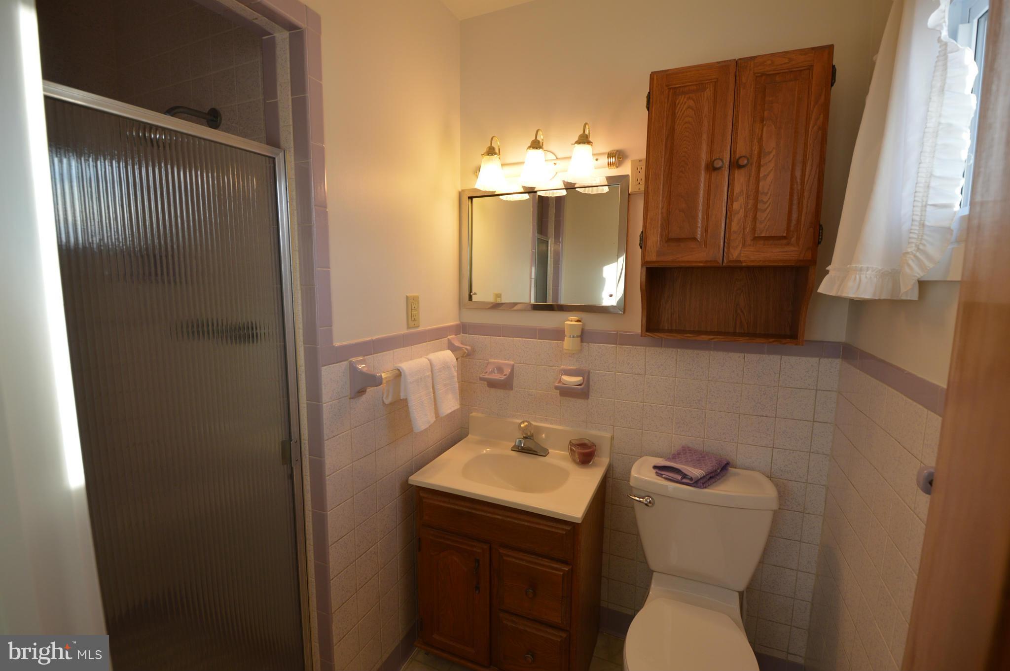 CNGS APT AND SHEND COMS - Residential