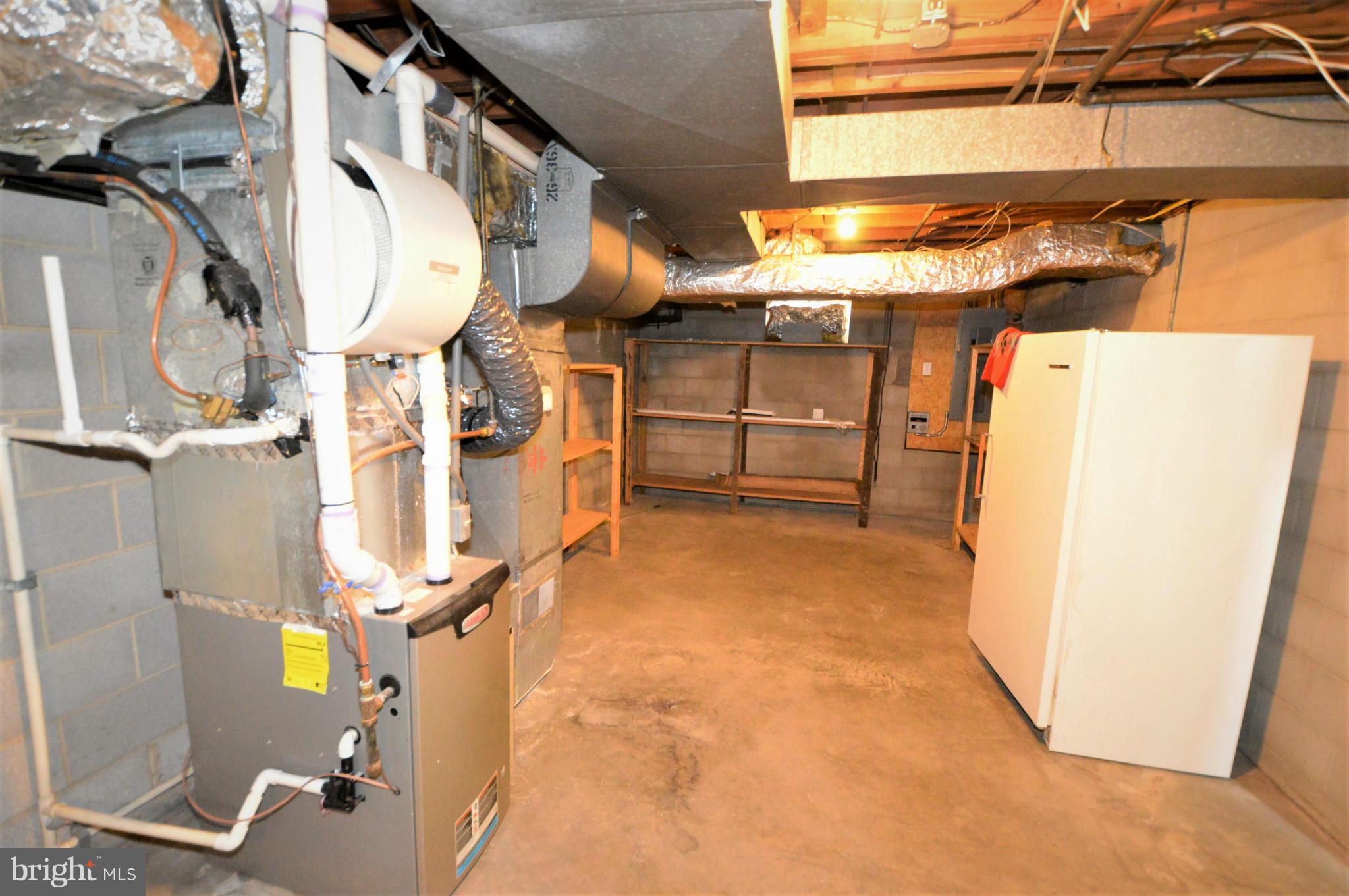 CNGS APT AND SHEND COMS - Residential