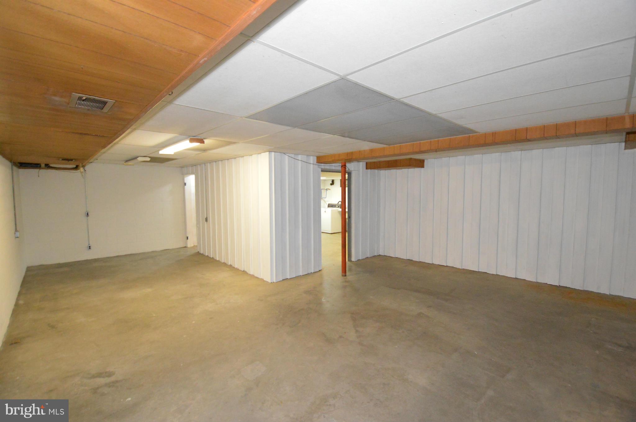 CNGS APT AND SHEND COMS - Residential