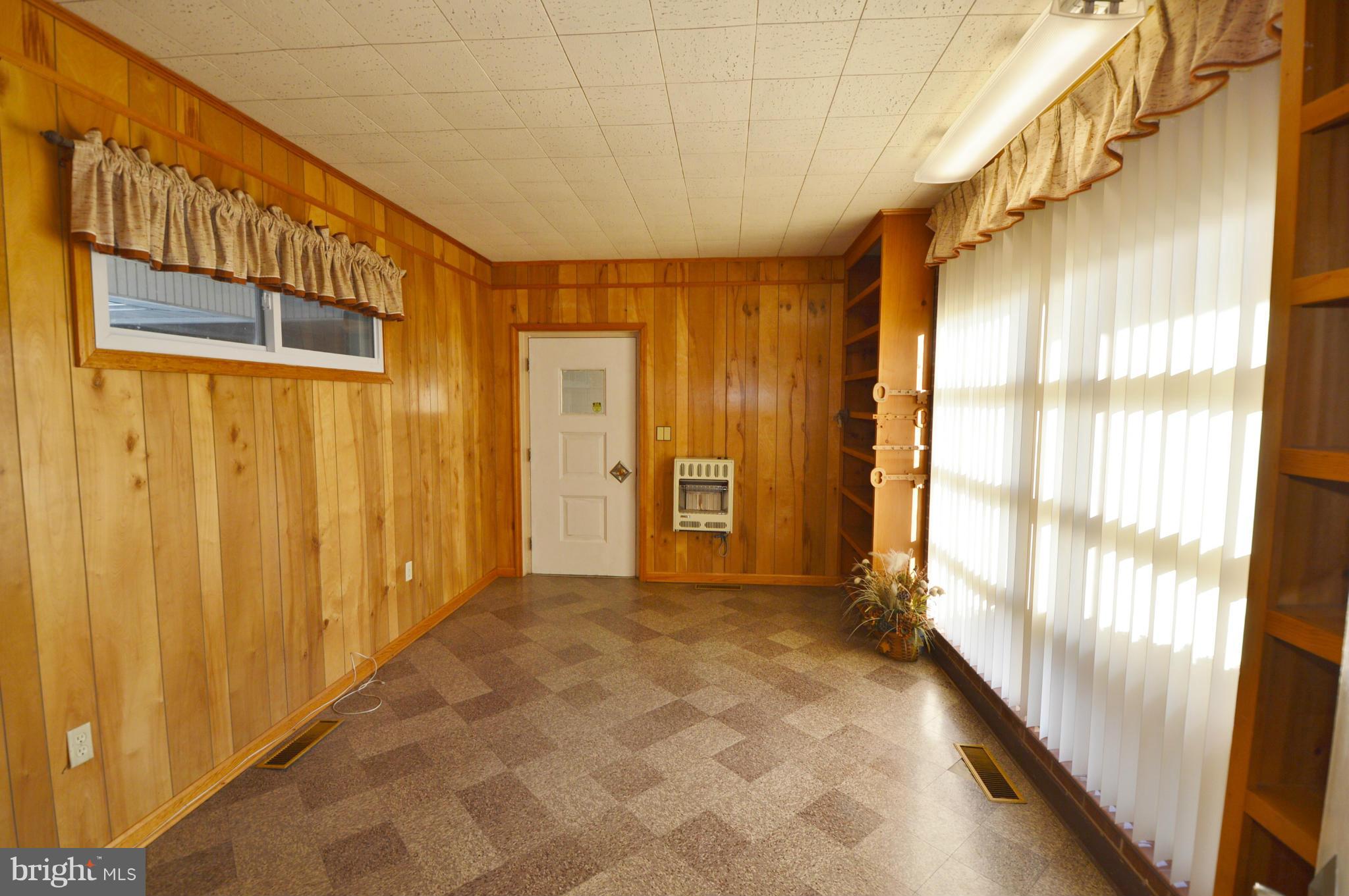 CNGS APT AND SHEND COMS - Residential