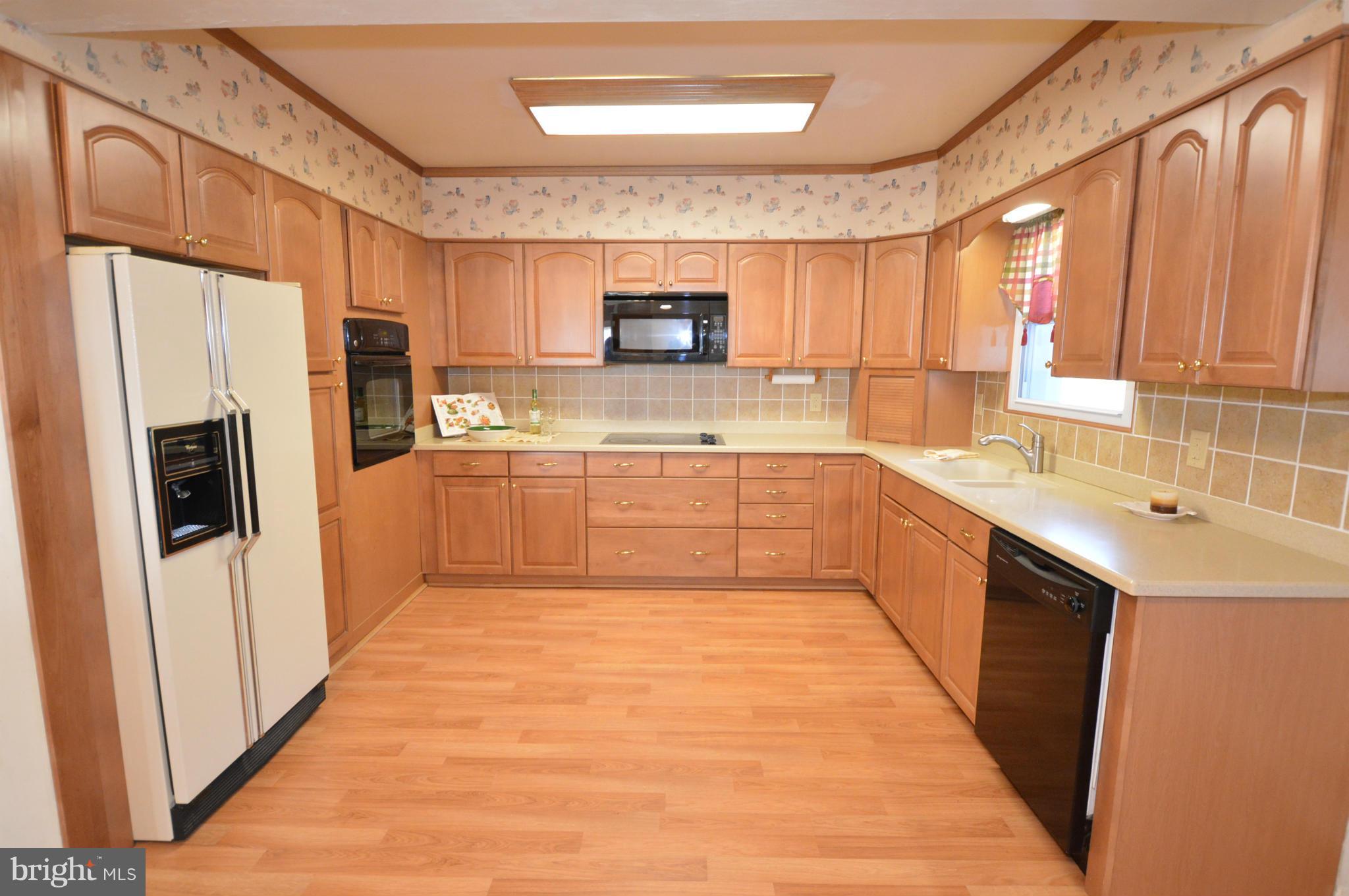 CNGS APT AND SHEND COMS - Residential
