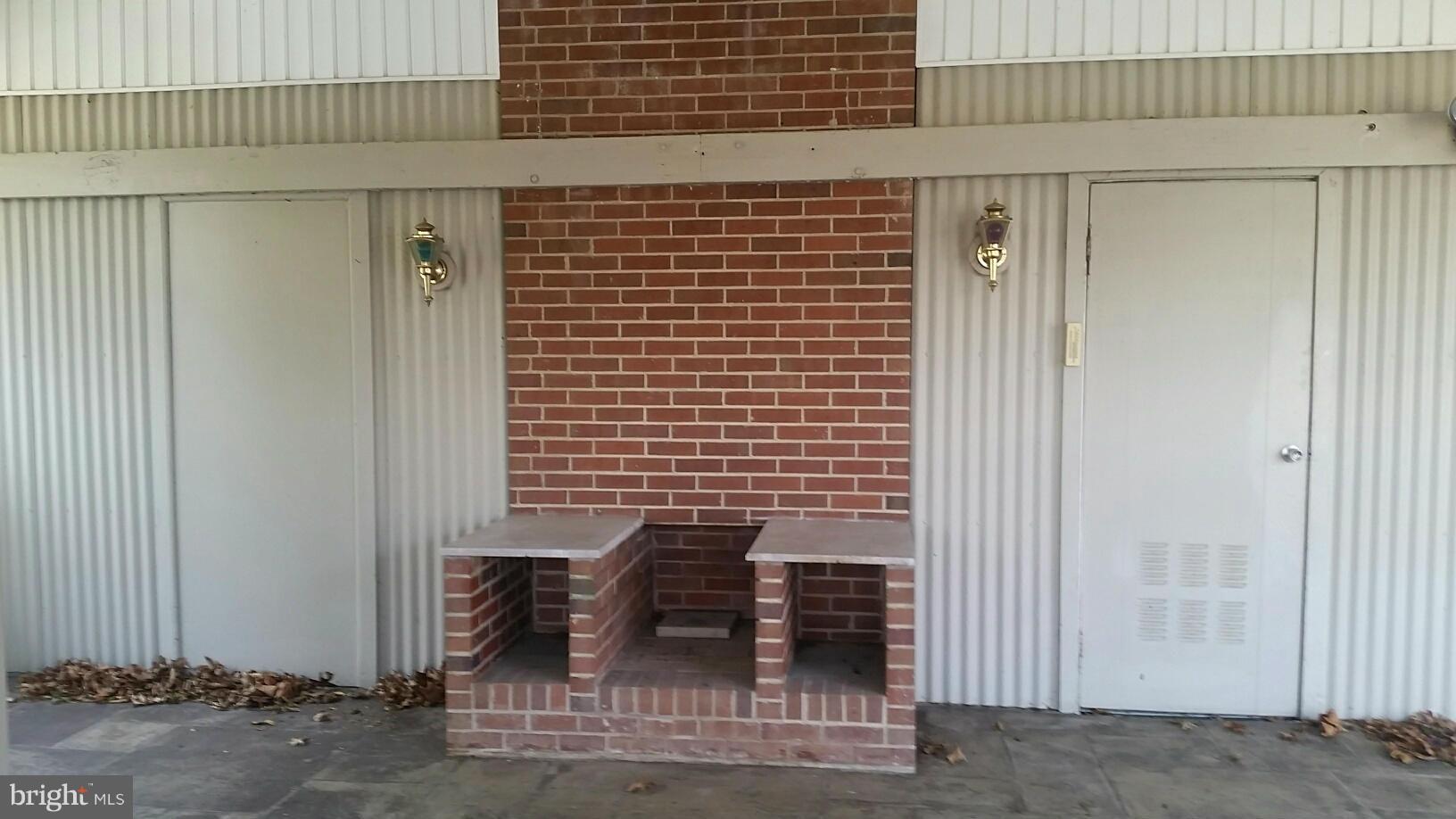 CNGS APT AND SHEND COMS - Residential