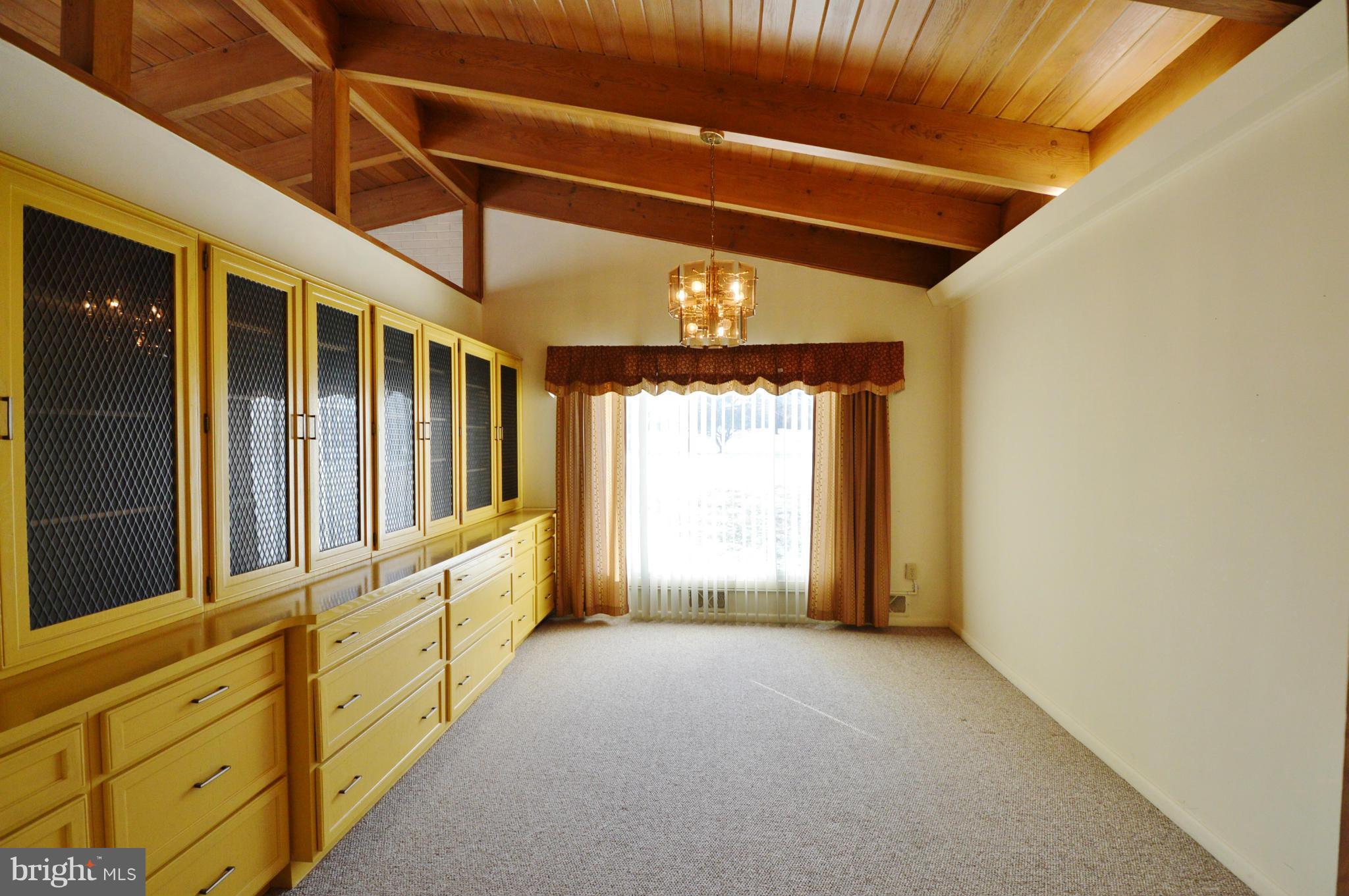 CNGS APT AND SHEND COMS - Residential